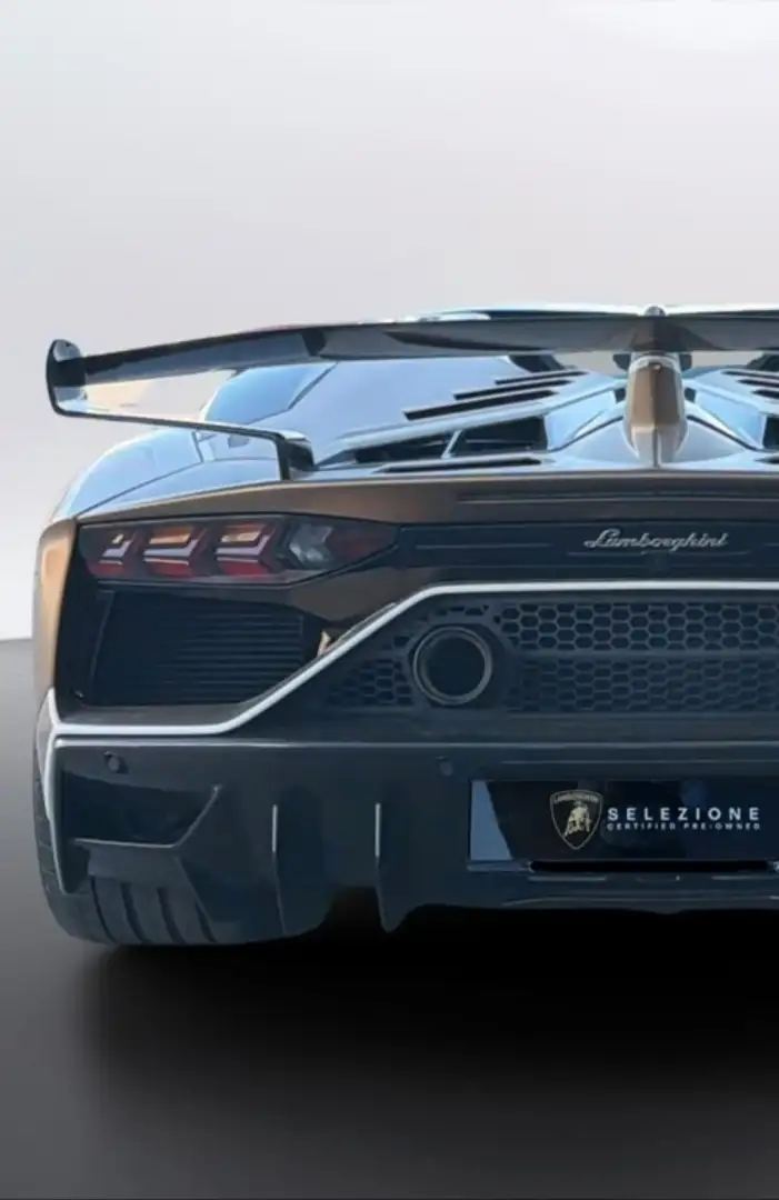 Lamborghini Aventador Roadster SVJ Beige - 2