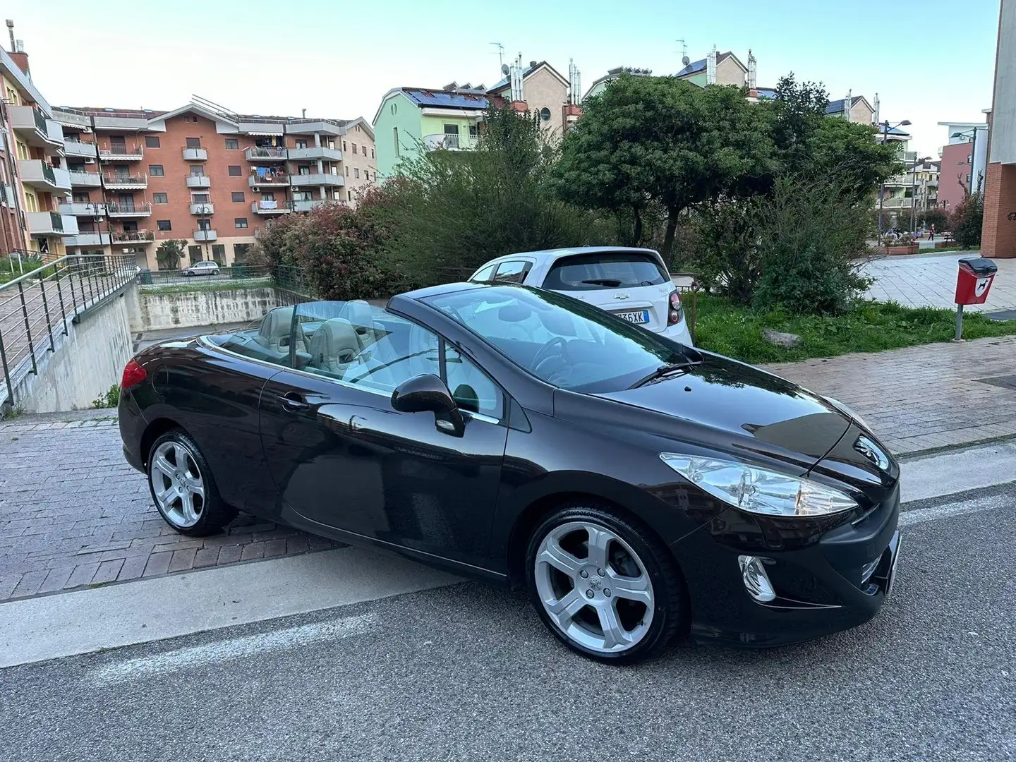 Peugeot 308 308 CC 1.6 thp 16v Feline 150cv Marrone - 1
