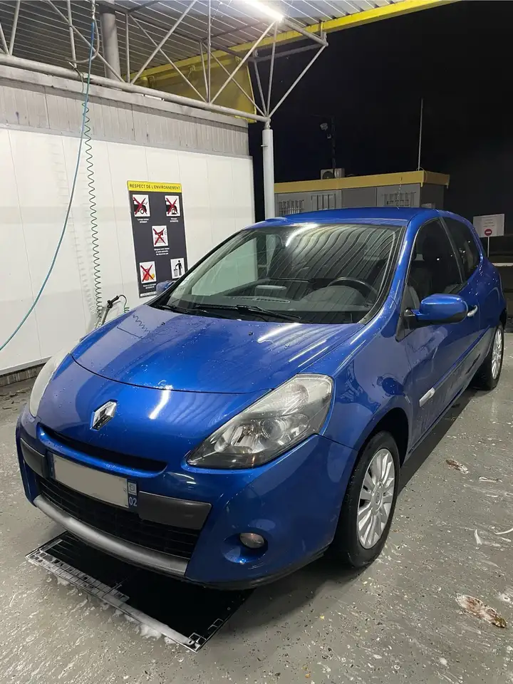 Renault Clio III 1.2 16V 75
