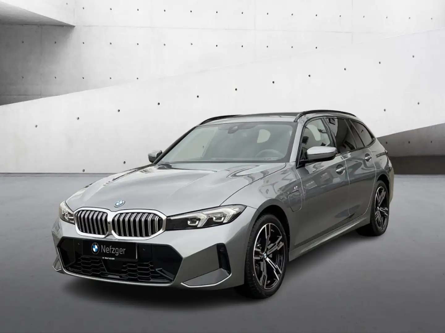 BMW 330 e Touring M Sport HUD Park-Assistent Komfortzugang Grau - 1