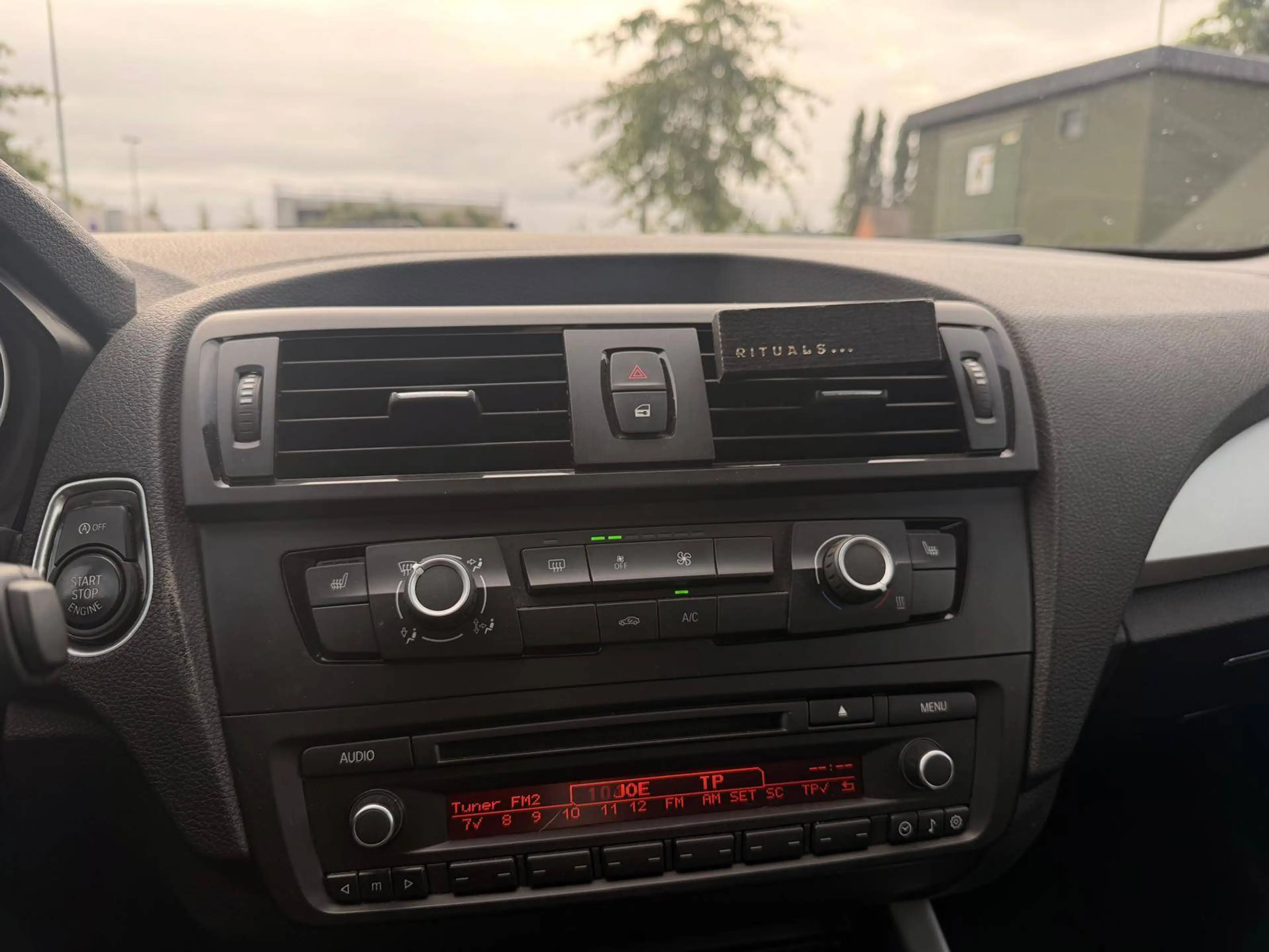 BMW 114 114i M Sport Edition — photo 11