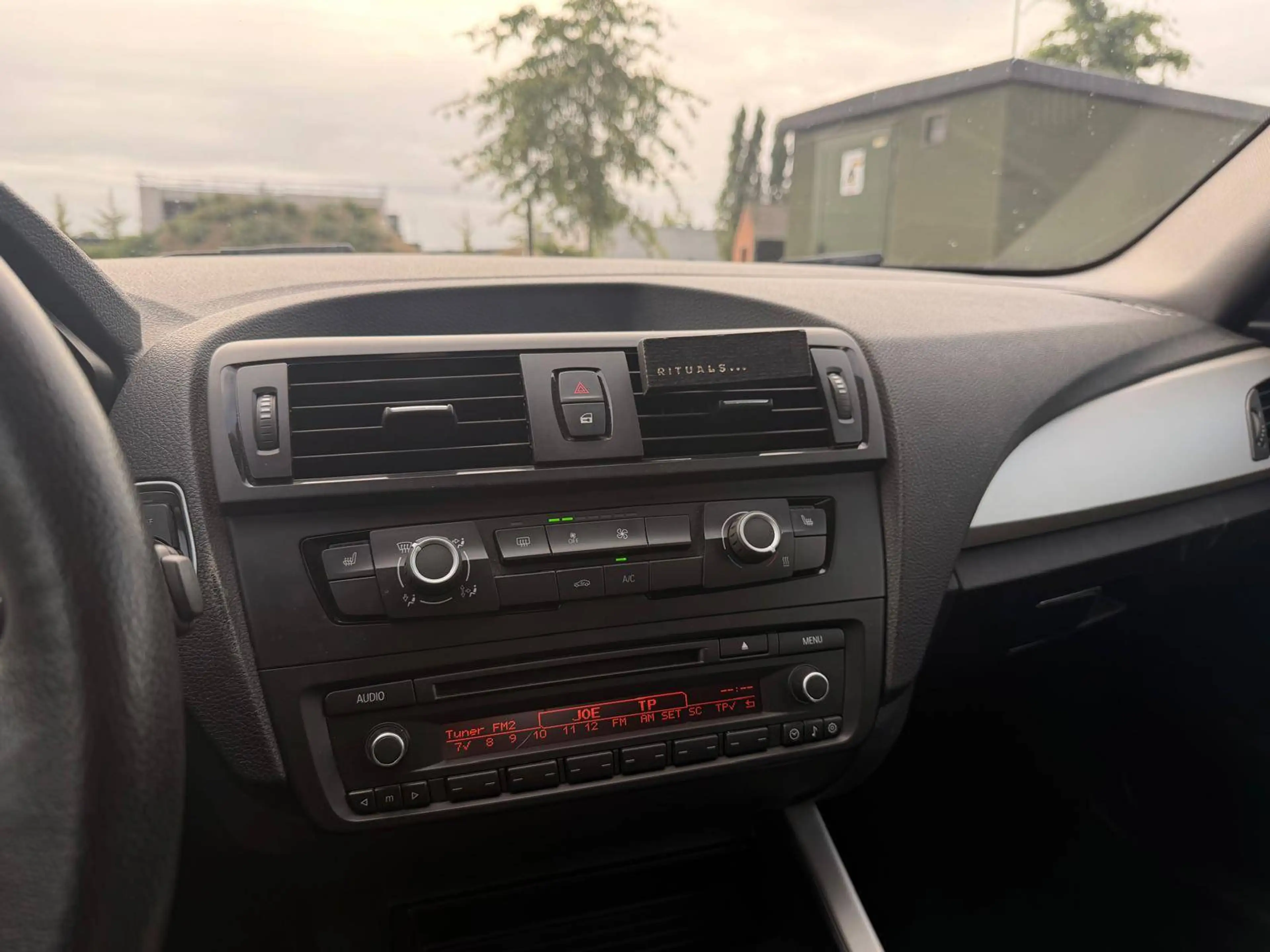 BMW 114 114i M Sport Edition — photo 10