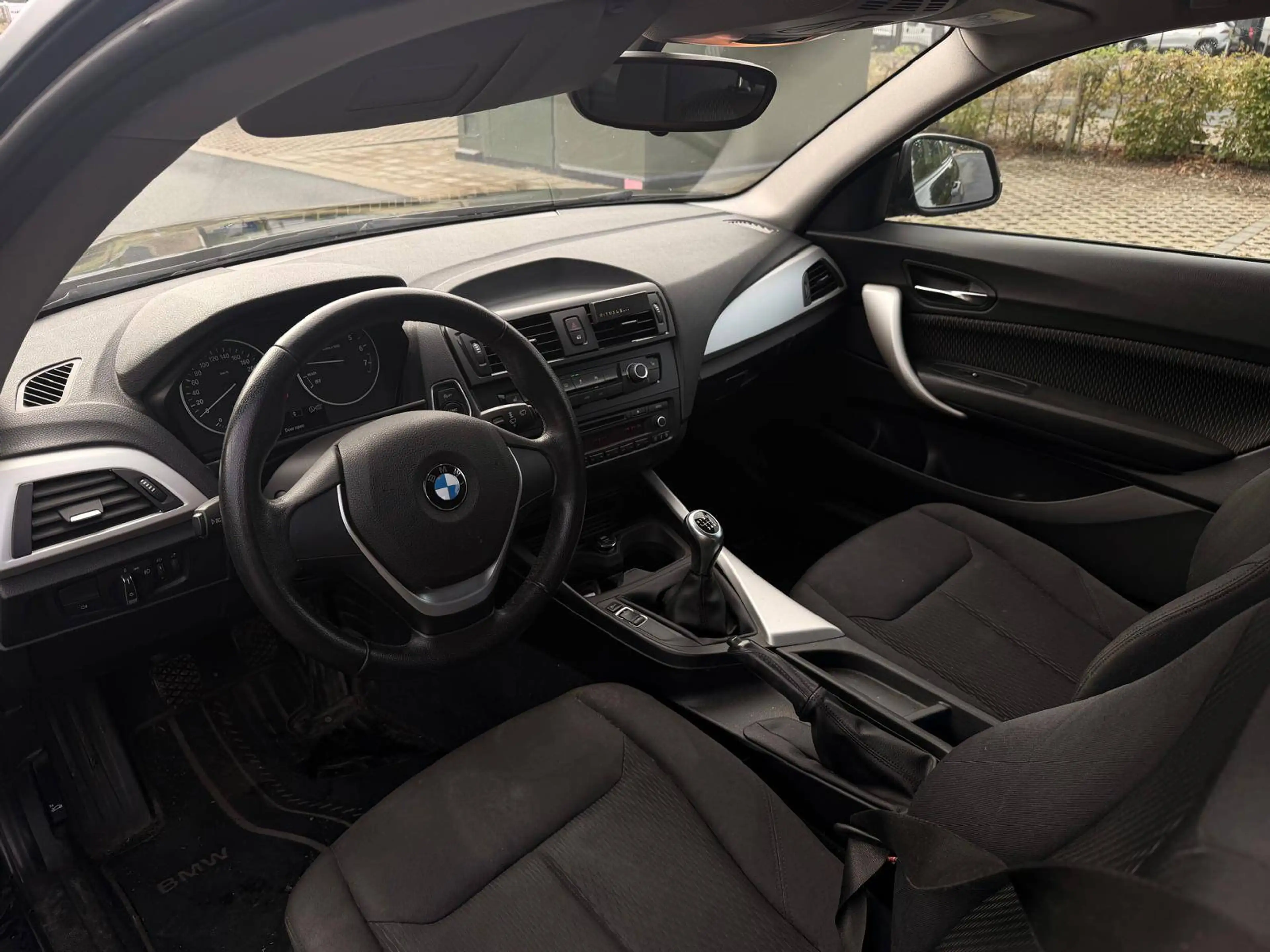 BMW 114 114i M Sport Edition — photo 9