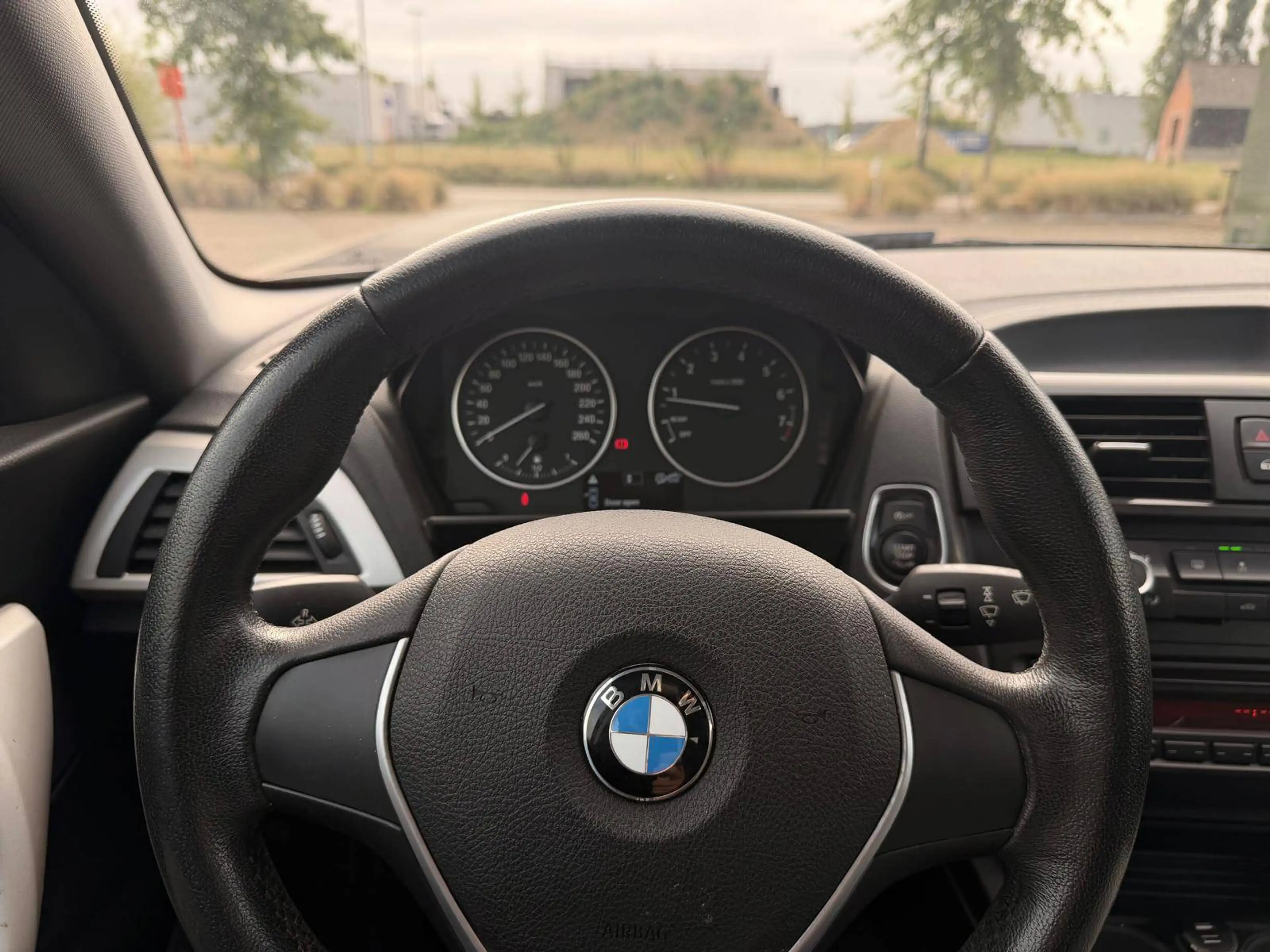 BMW 114 114i M Sport Edition — photo 8