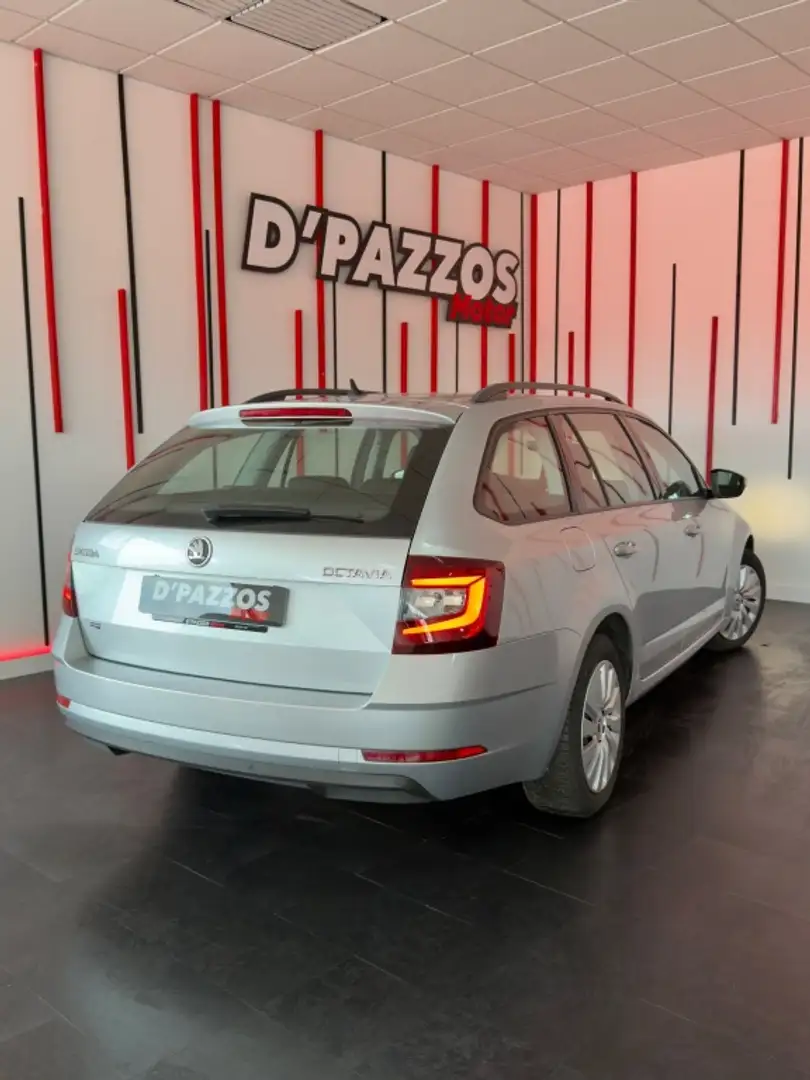Skoda Octavia Combi 1.6TDI CR Style Gris - 2