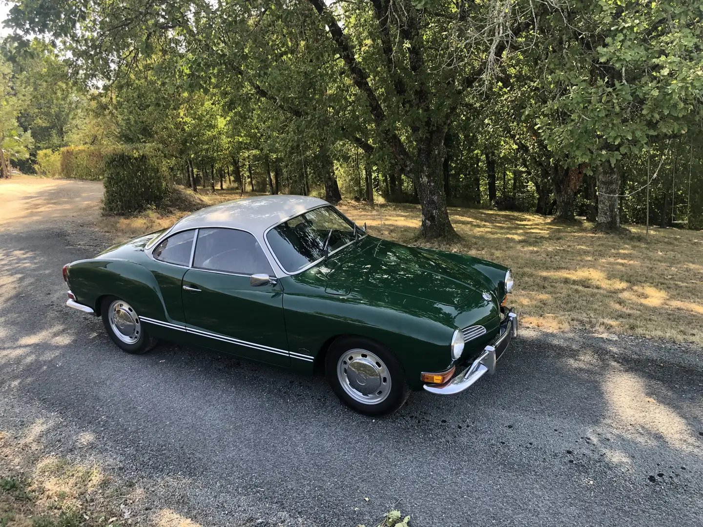 Volkswagen Karmann Ghia Vert - 2