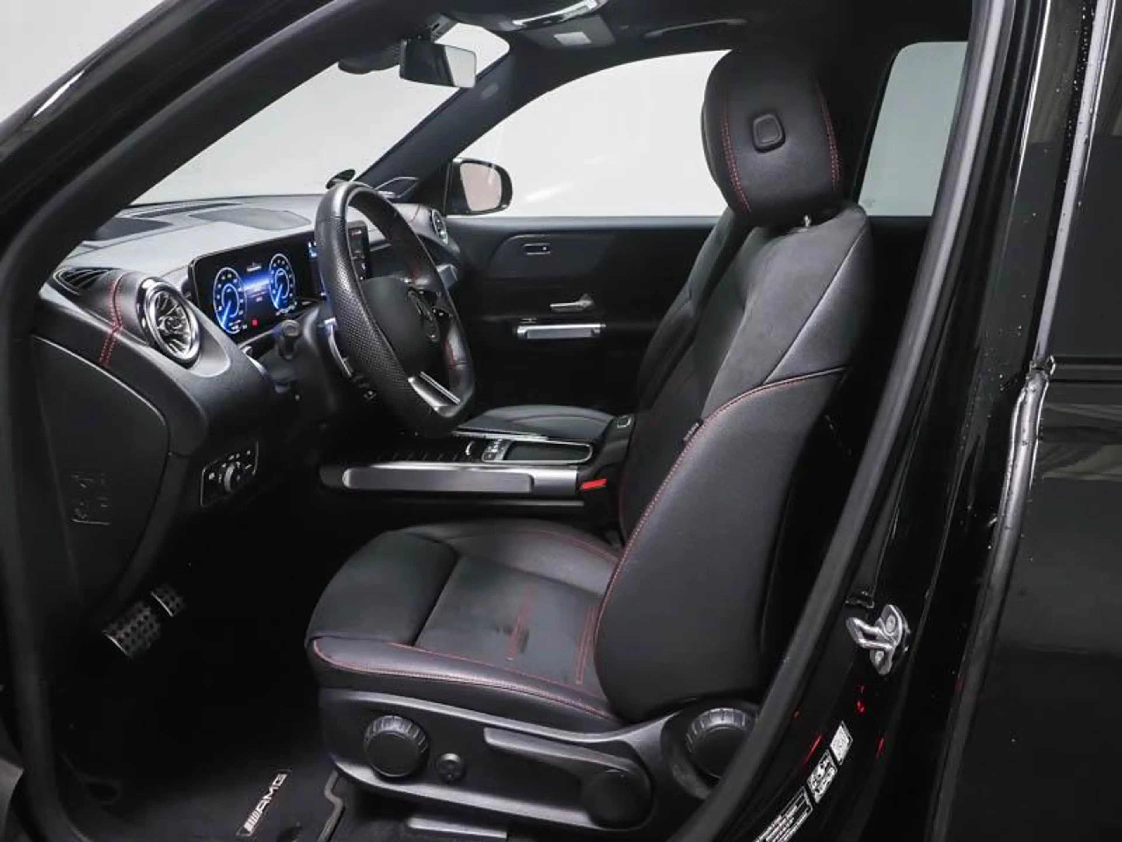 Mercedes-Benz EQB 250 250+ AMG 7p. 71 kWh — photo 3