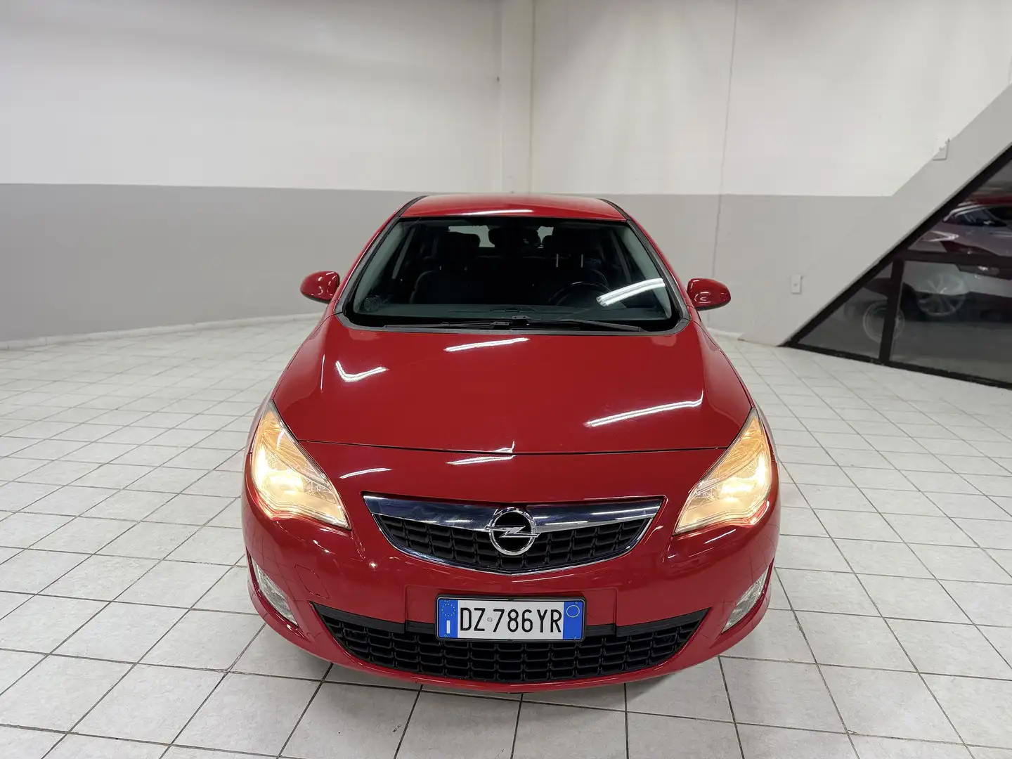 Opel Astra 5p 1.7 cdti Cosmo 110cv Rood - 1
