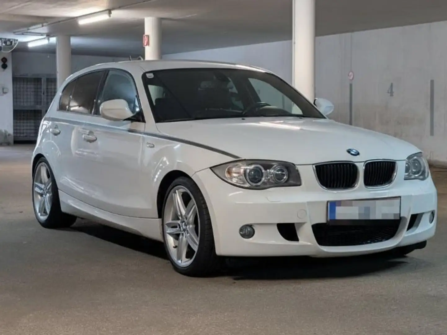 BMW 120 120d M-Paket Weiß - 1