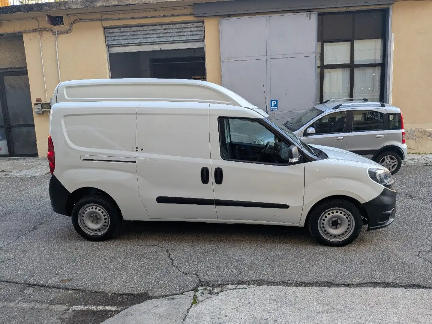 Fiat Doblo 1.6 MJT 105CV S&S PL-TA Cargo Maxi XL Business Weiß - 1