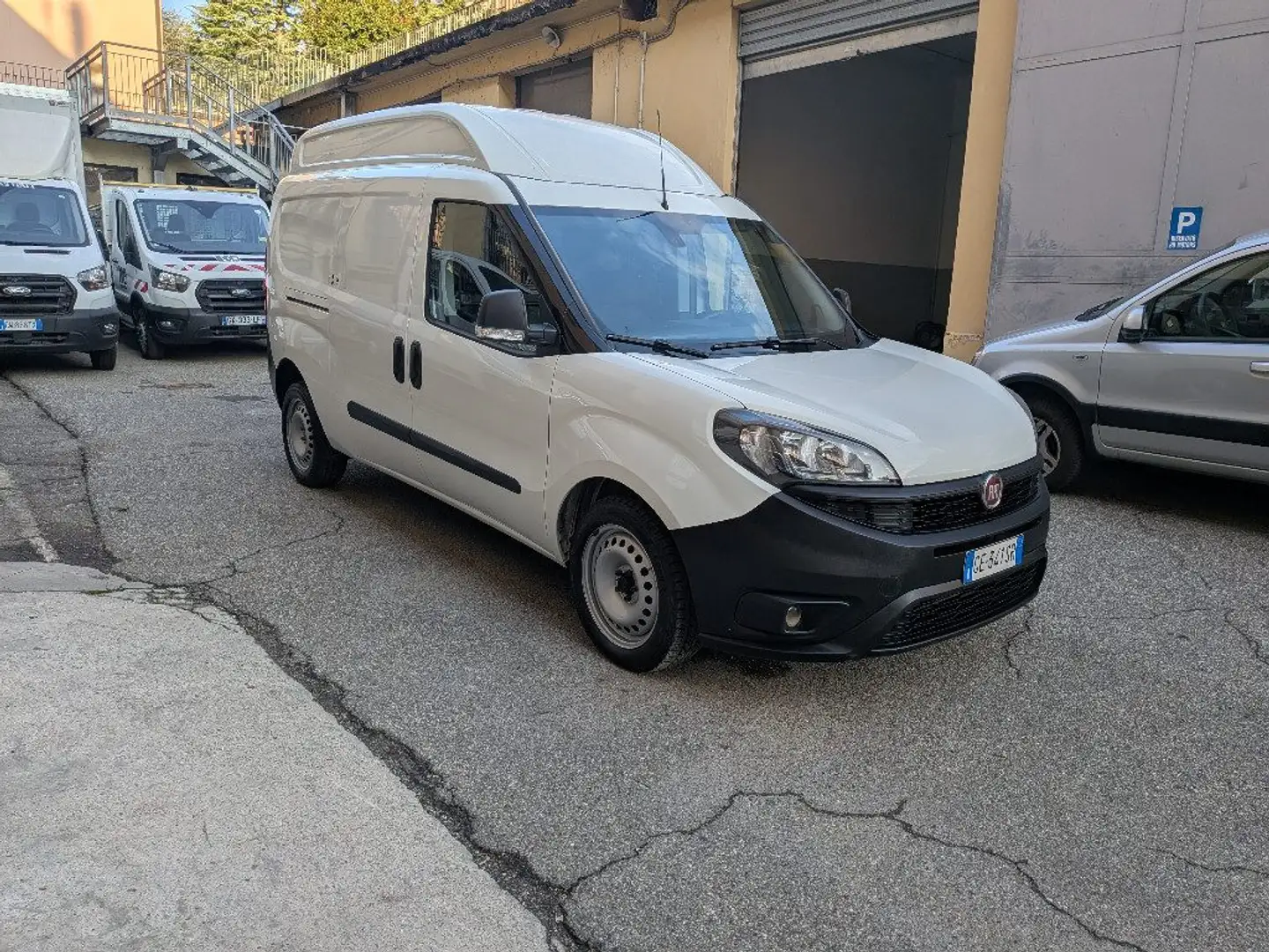 Fiat Doblo 1.6 MJT 105CV S&S PL-TA Cargo Maxi XL Business Weiß - 2