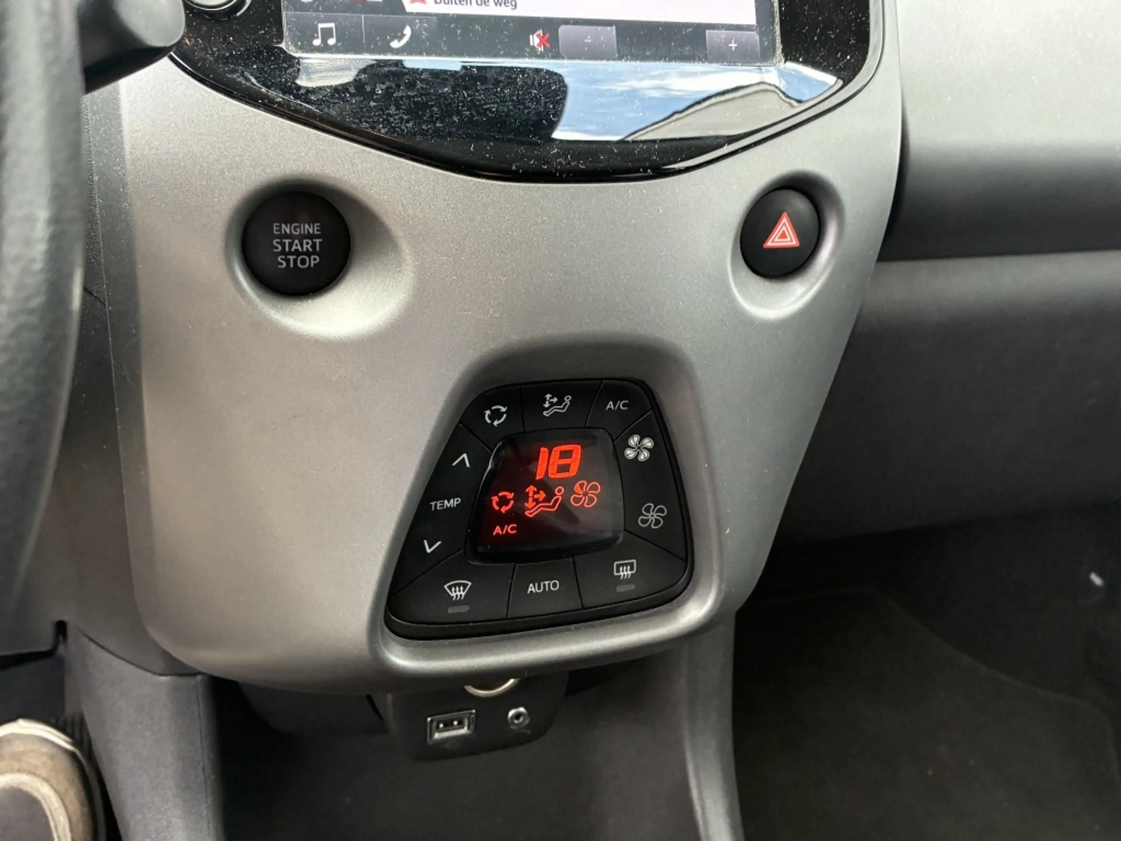 Toyota Aygo 1.0 VVT-i X-Clusiv 5-deurs | NL auto | Clima | Nav — photo 9