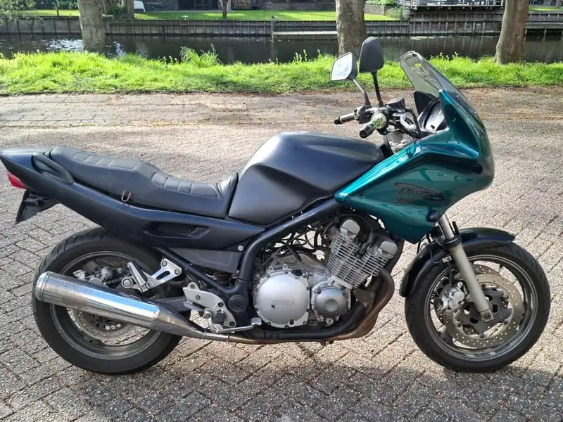 Yamaha XJ 900