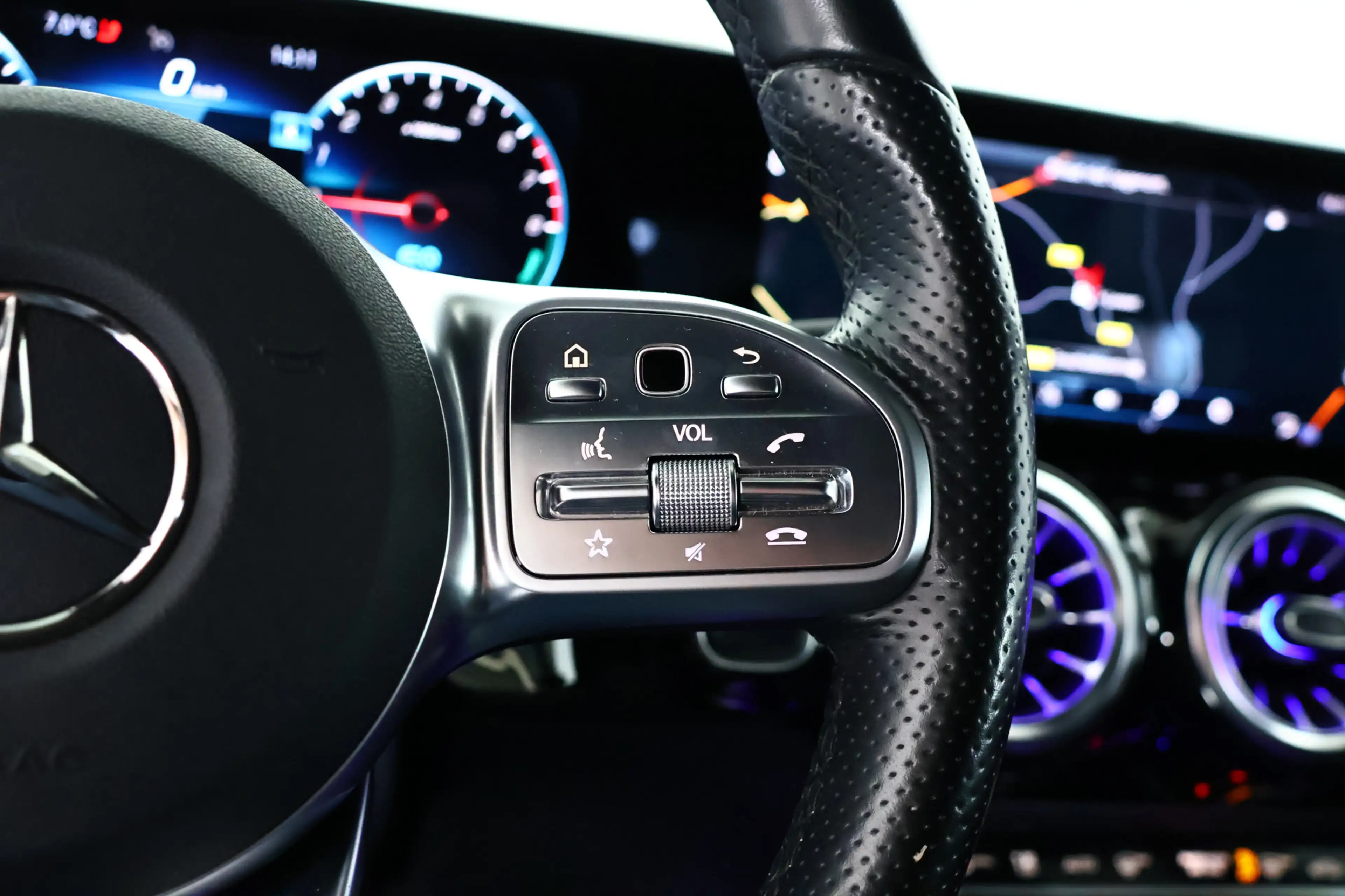 Mercedes-Benz B 250 e AMG Line / LED / Burmester / Navi — photo 19