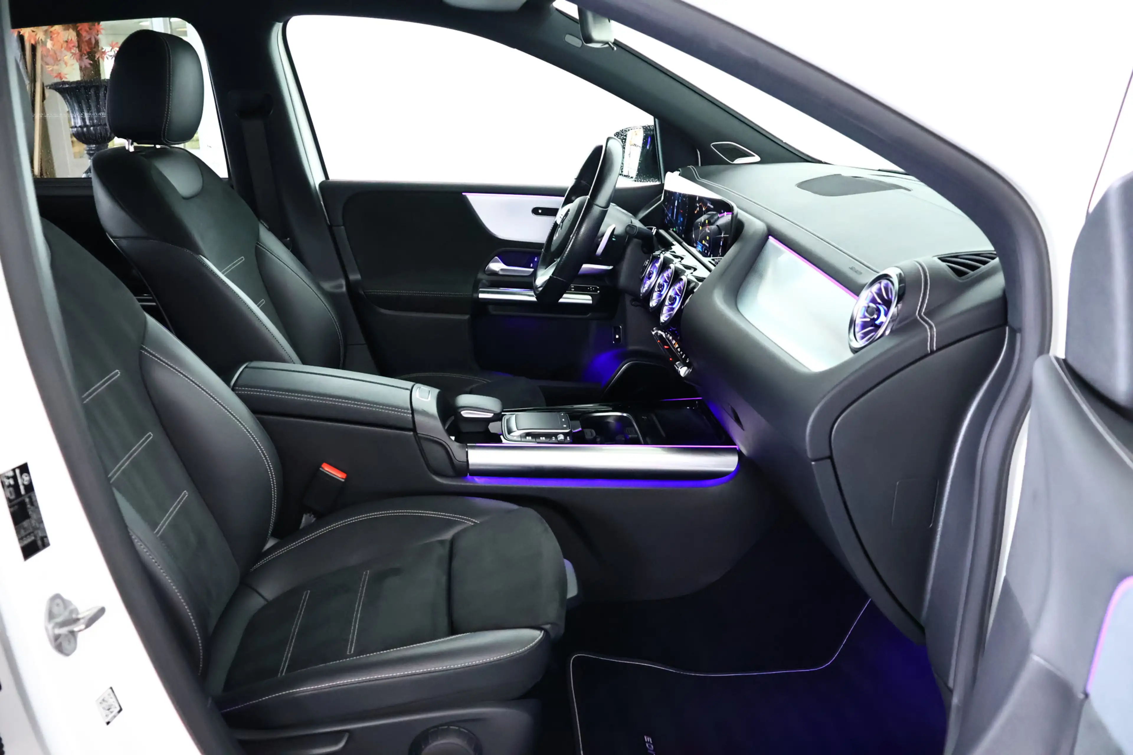 Mercedes-Benz B 250 e AMG Line / LED / Burmester / Navi — photo 11