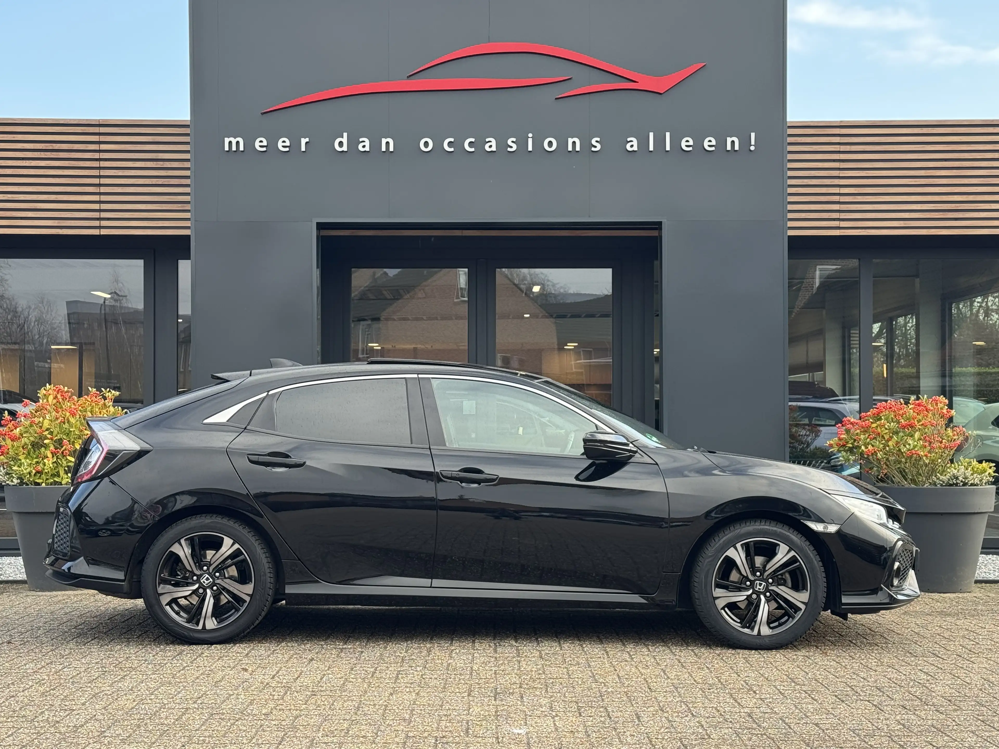 Honda Civic 5dr Civic 1.0 i-VTEC Elegance Black Edition — photo 7