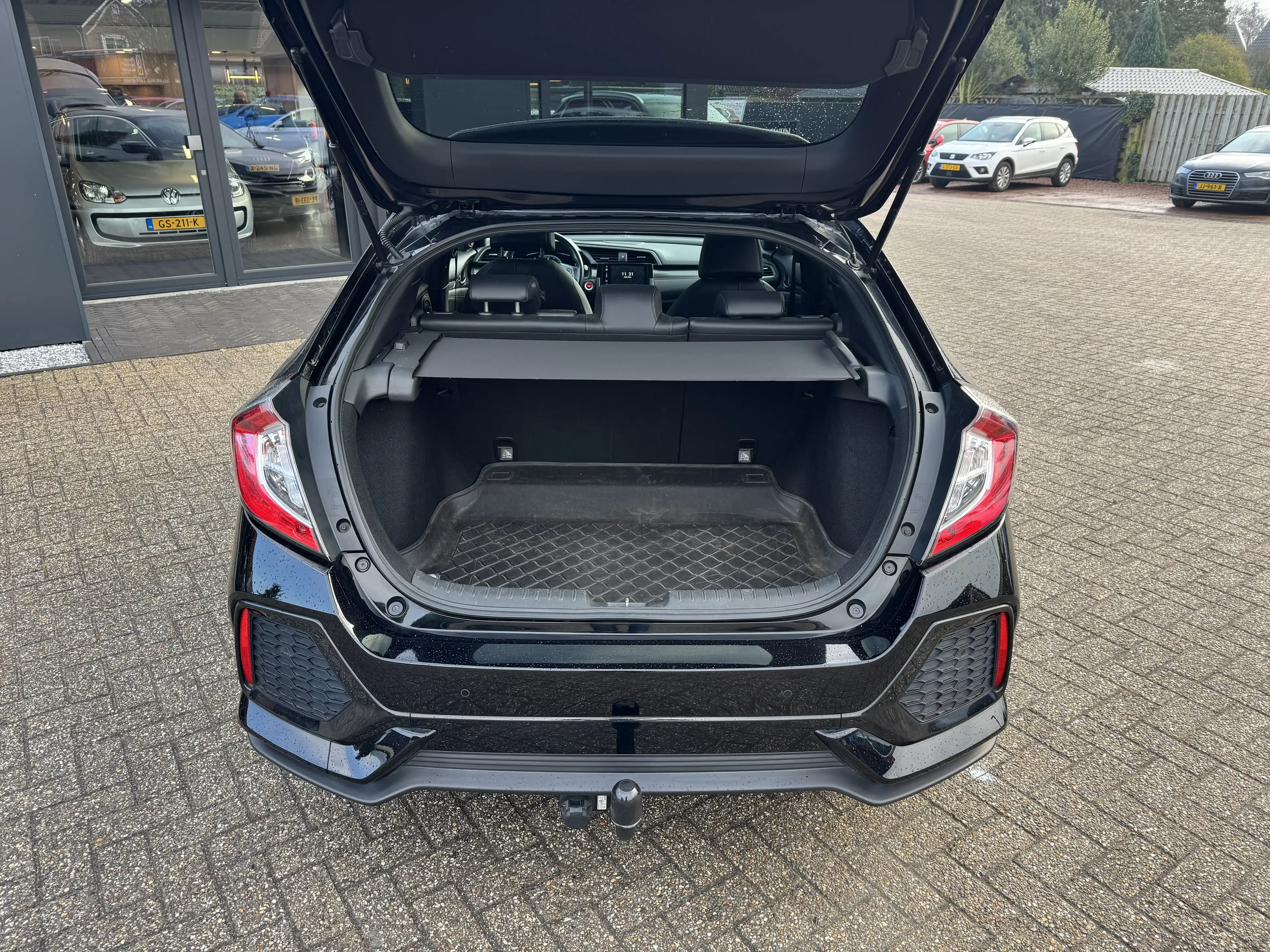 Honda Civic 5dr Civic 1.0 i-VTEC Elegance Black Edition — photo 11