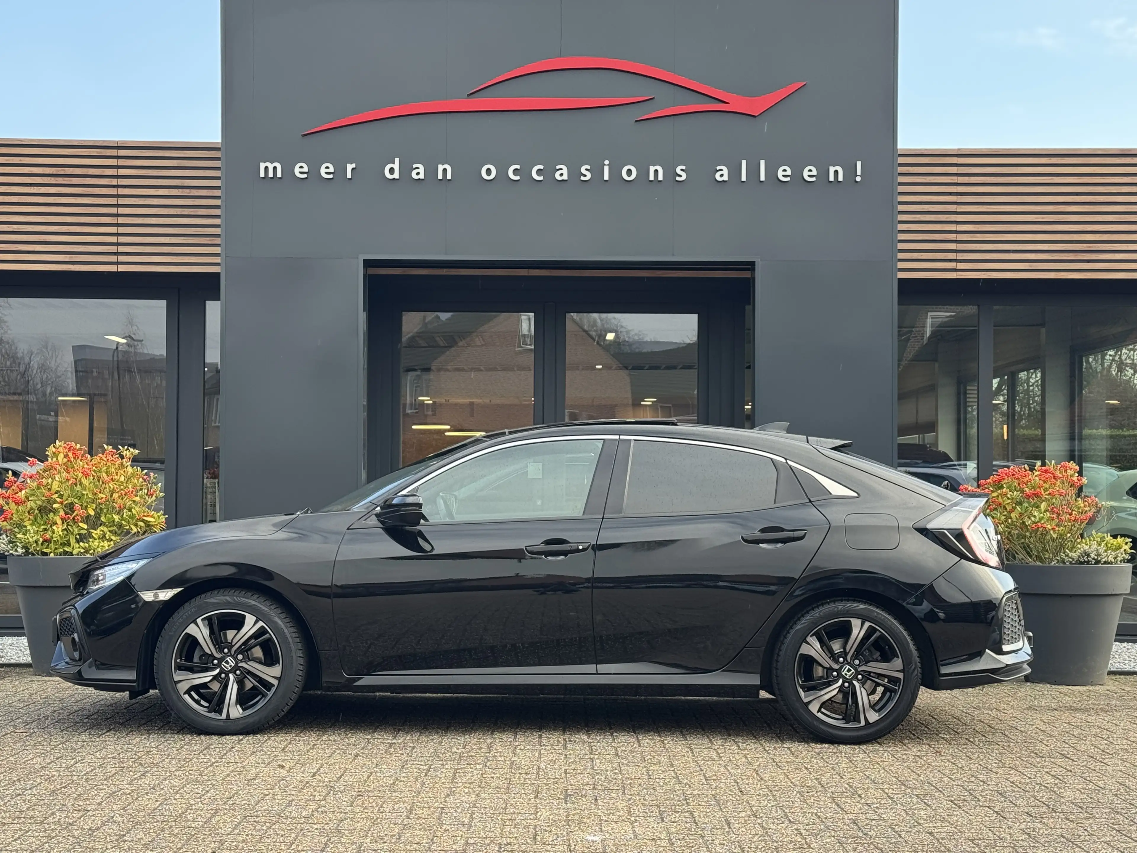 Honda Civic 5dr Civic 1.0 i-VTEC Elegance Black Edition — photo 5