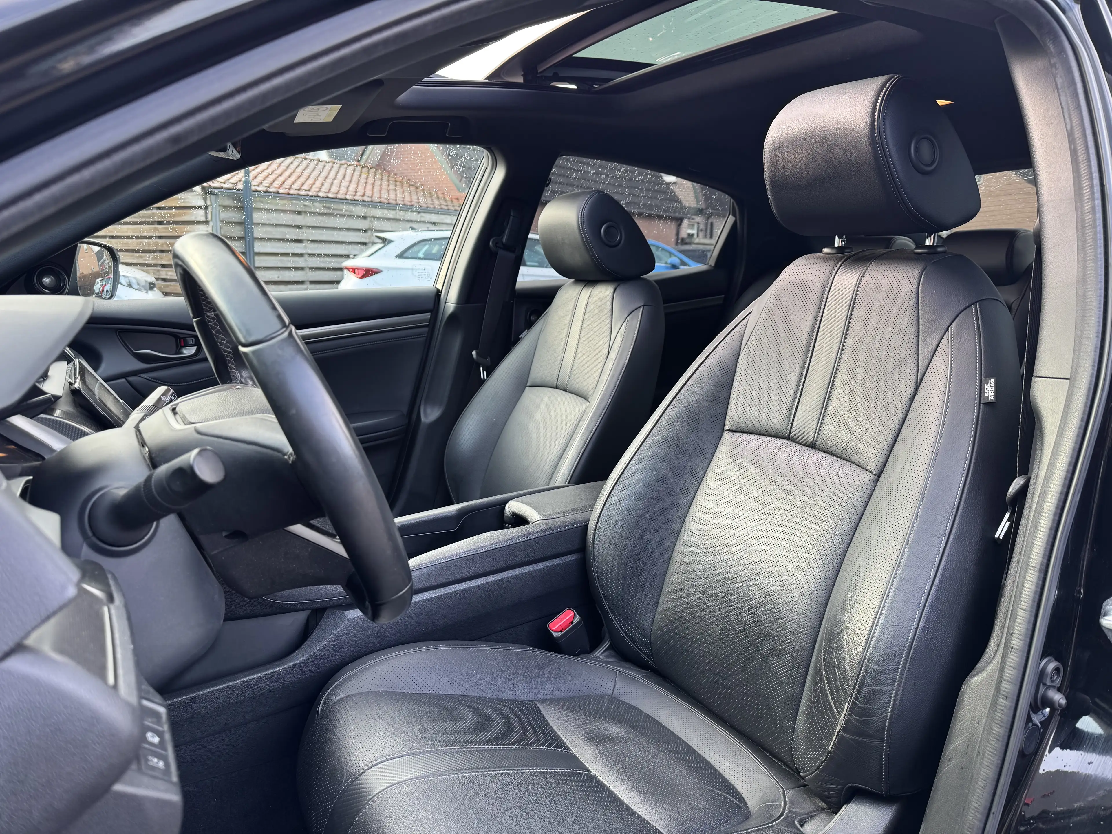 Honda Civic 5dr Civic 1.0 i-VTEC Elegance Black Edition — photo 9