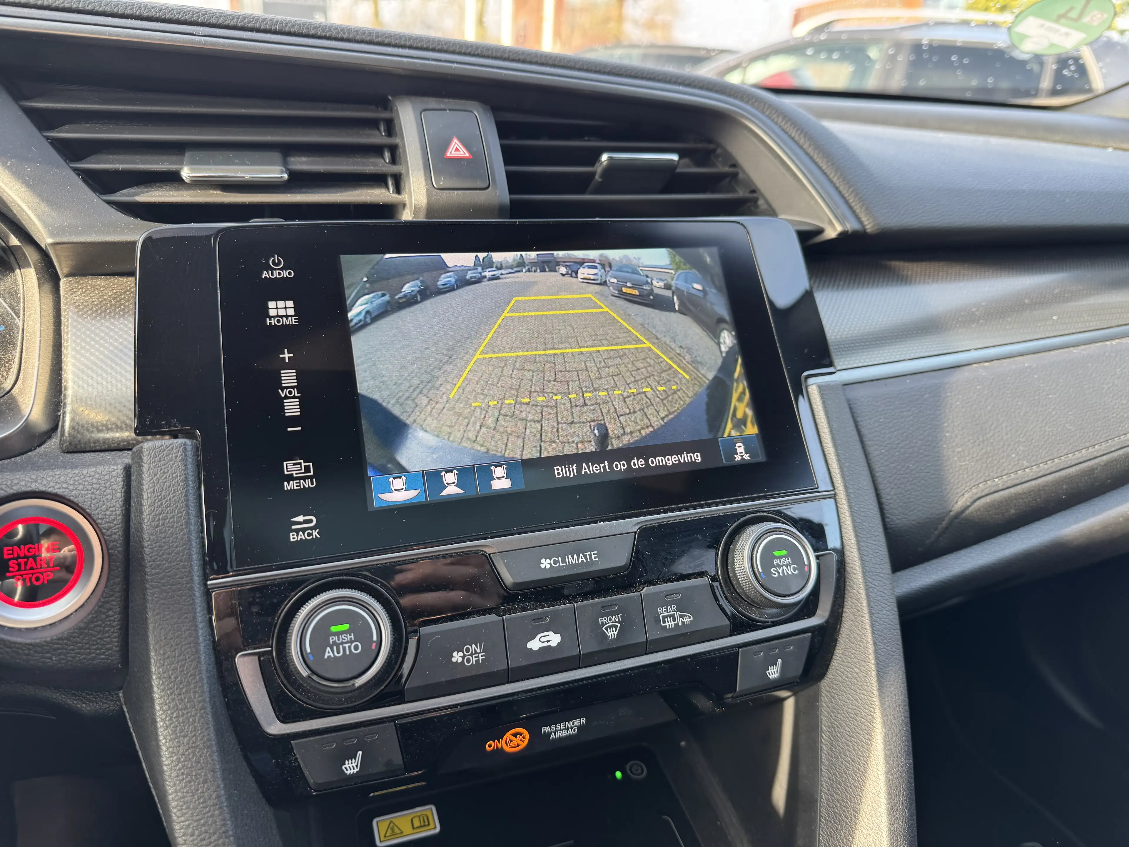 Honda Civic 5dr Civic 1.0 i-VTEC Elegance Black Edition — photo 6