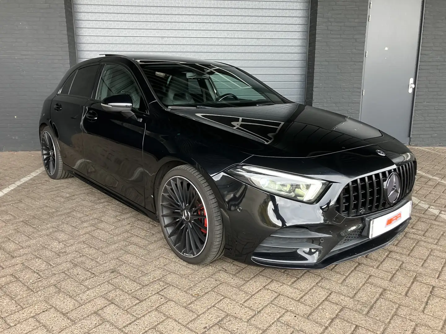 Mercedes-Benz A 180 d ///AMG-PANO-LEDER-WIDESCREEN-AMBI Noir - 1