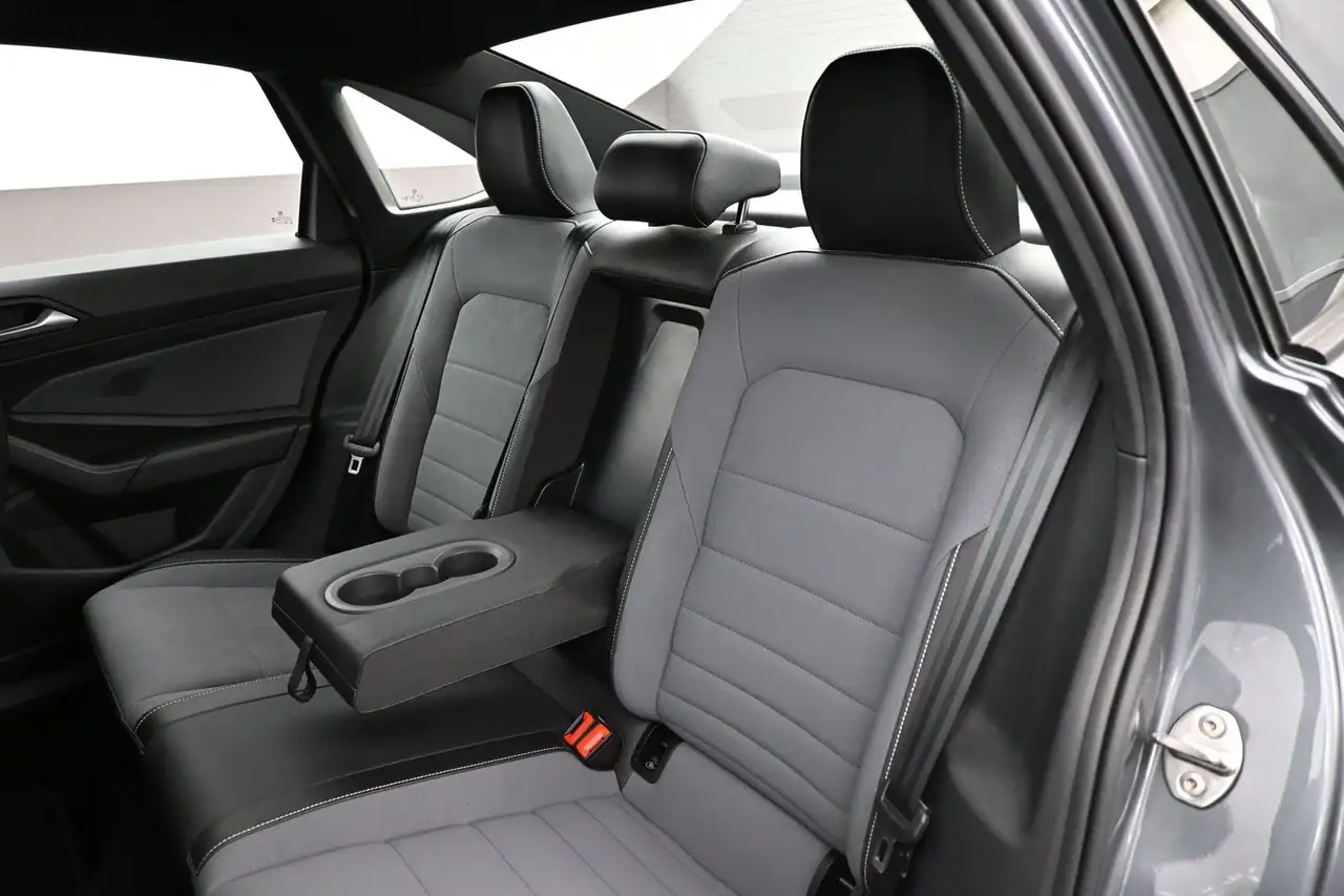 Volkswagen Jetta снимка Volkswagen Jetta