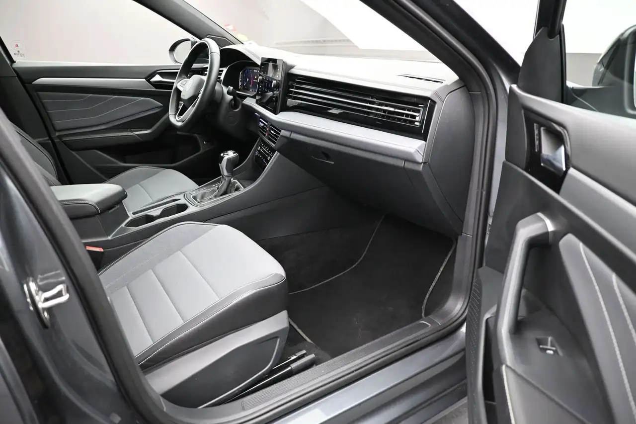 Volkswagen Jetta снимка Volkswagen Jetta
