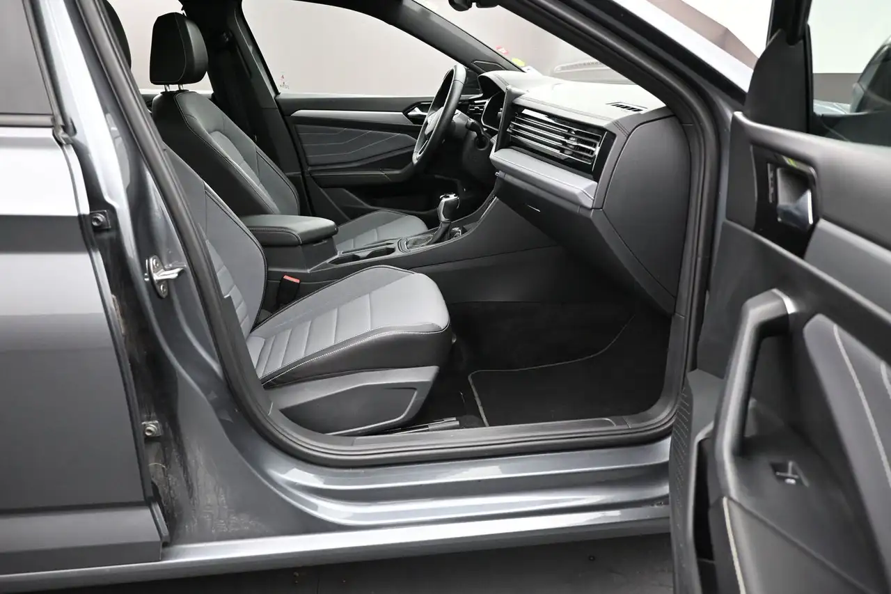 Volkswagen Jetta снимка Volkswagen Jetta