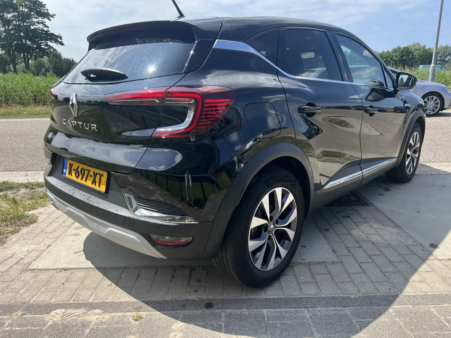 Renault Captur 1.0 TCe 100 Bi-Fuel Intens / Keyless / Bose / Voor Zwart - 2