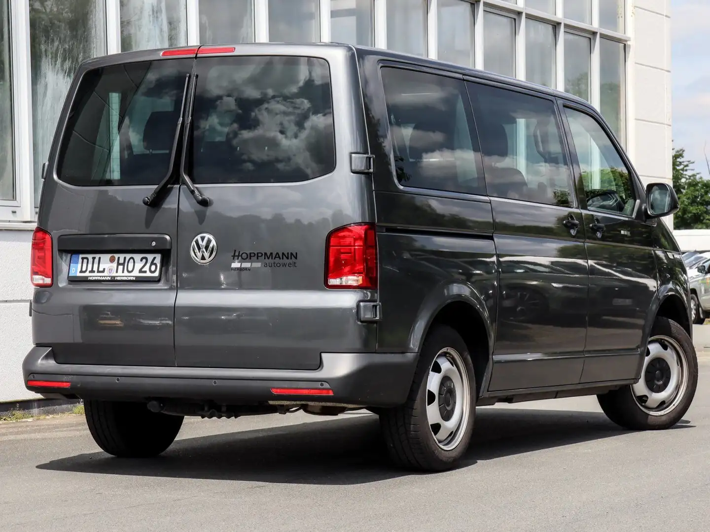 Volkswagen T6.1 Caravelle Trendline "EcoProfi" 2,0 l TDI SC Grau - 2