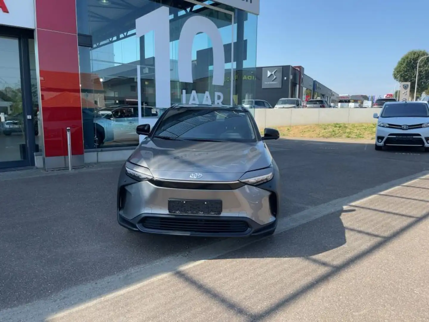 Toyota bZ4X Style Grijs - 2