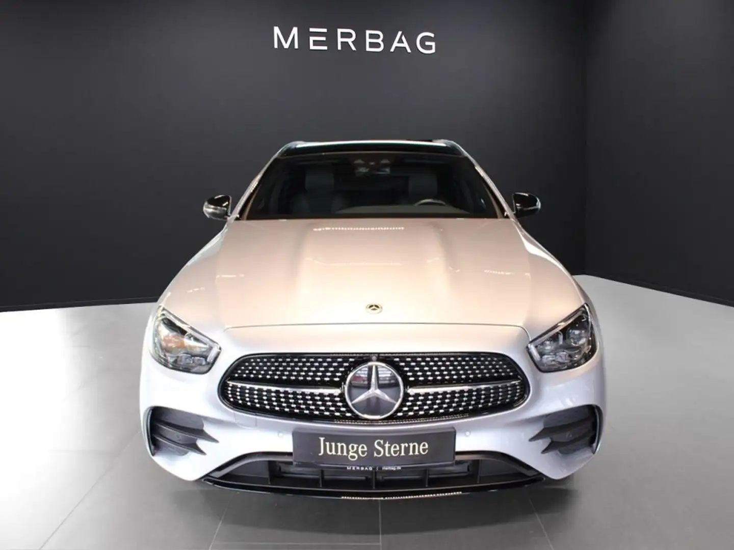 Mercedes-Benz E 400 d 4M T *AMG Night Pano AIR Distro BEAM Nav Silber - 2