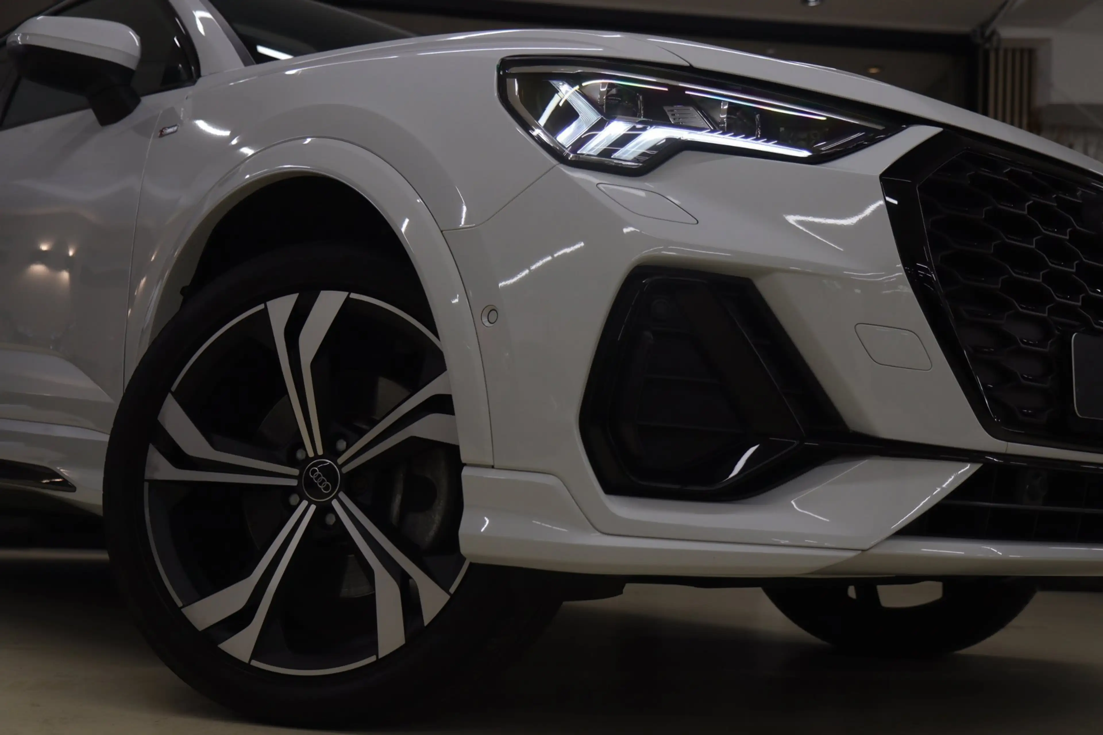 Audi Q3 Sportback 45 TFSI e S Edition 3X S-Line /PANO/KEYL — photo 34