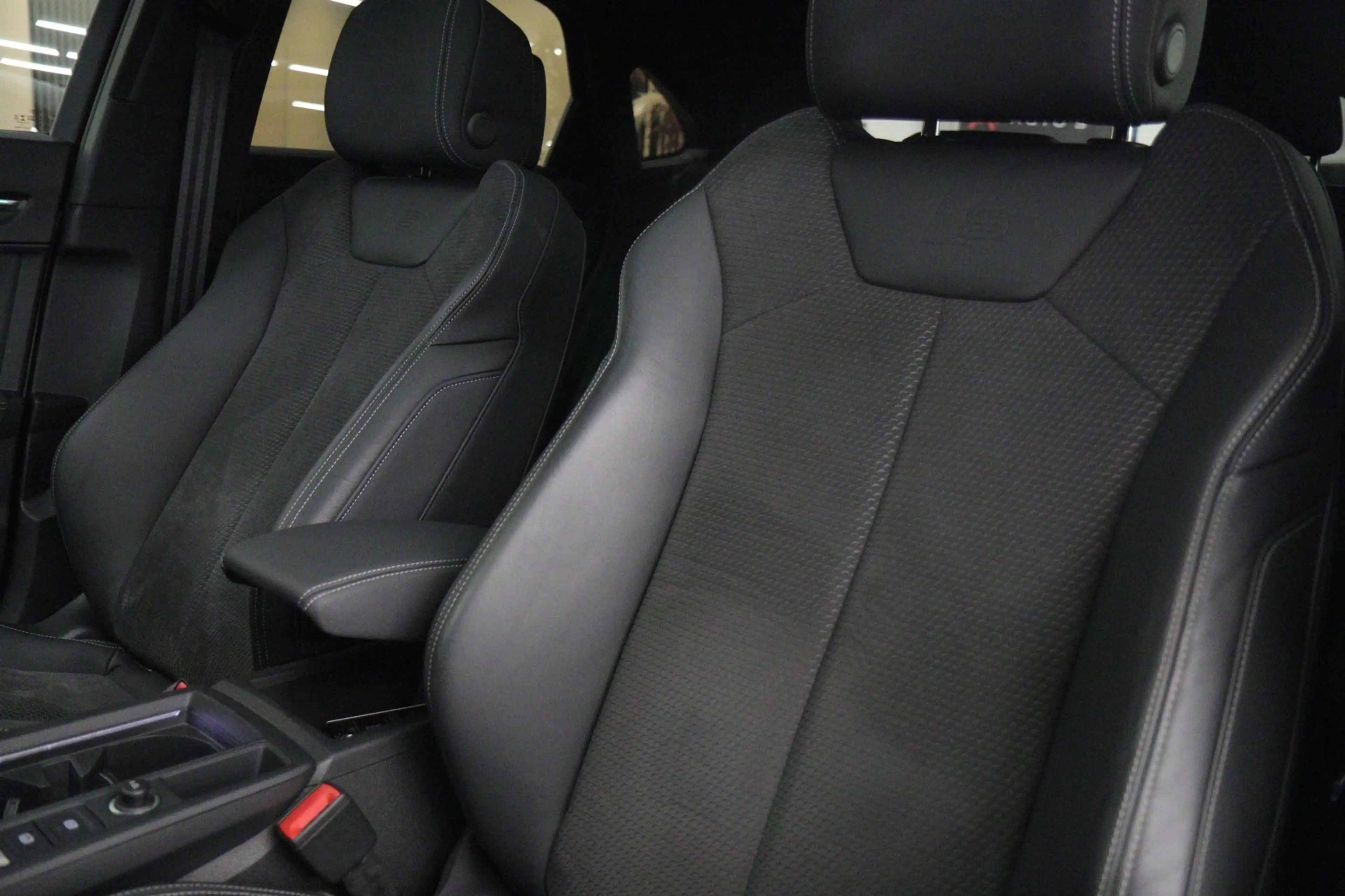 Audi Q3 Sportback 45 TFSI e S Edition 3X S-Line /PANO/KEYL — photo 13