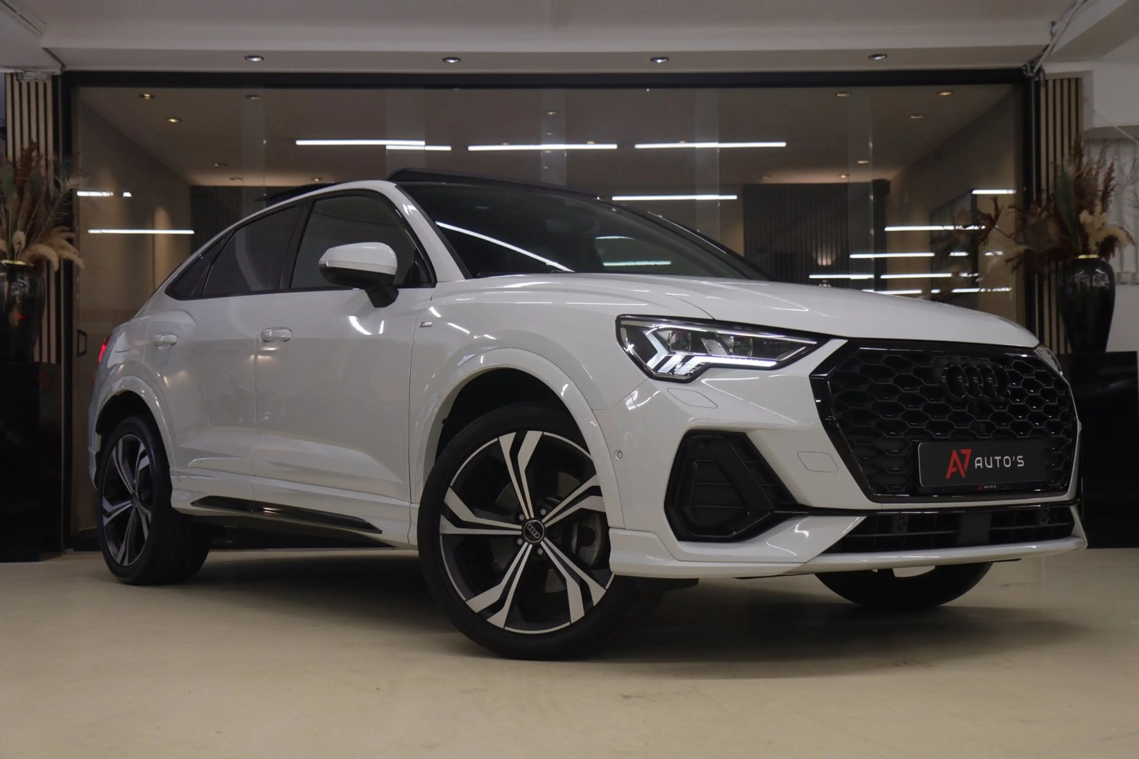 Audi Q3 Sportback 45 TFSI e S Edition 3X S-Line /PANO/KEYL — photo 3