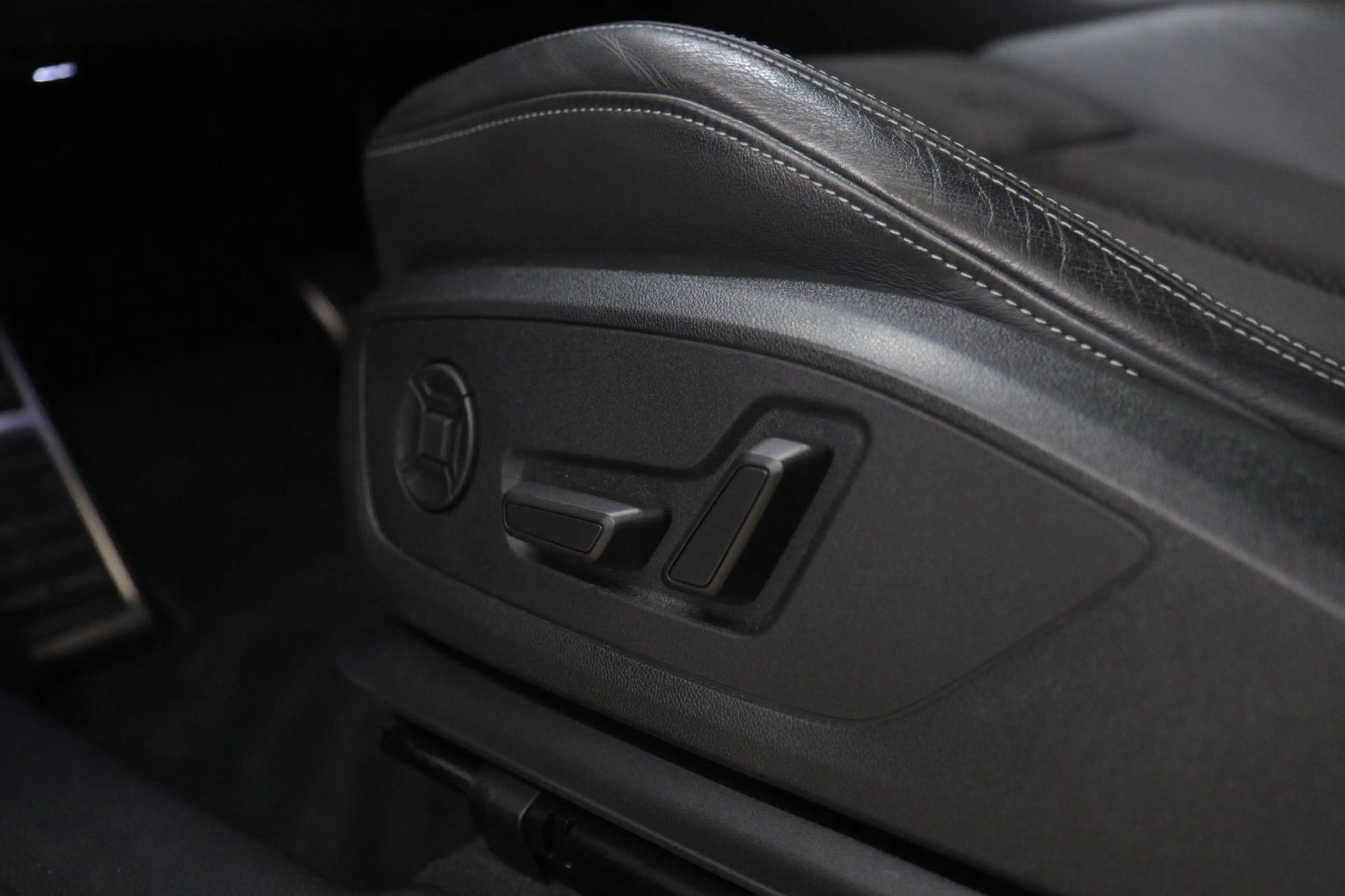 Audi Q3 Sportback 45 TFSI e S Edition 3X S-Line /PANO/KEYL — photo 28