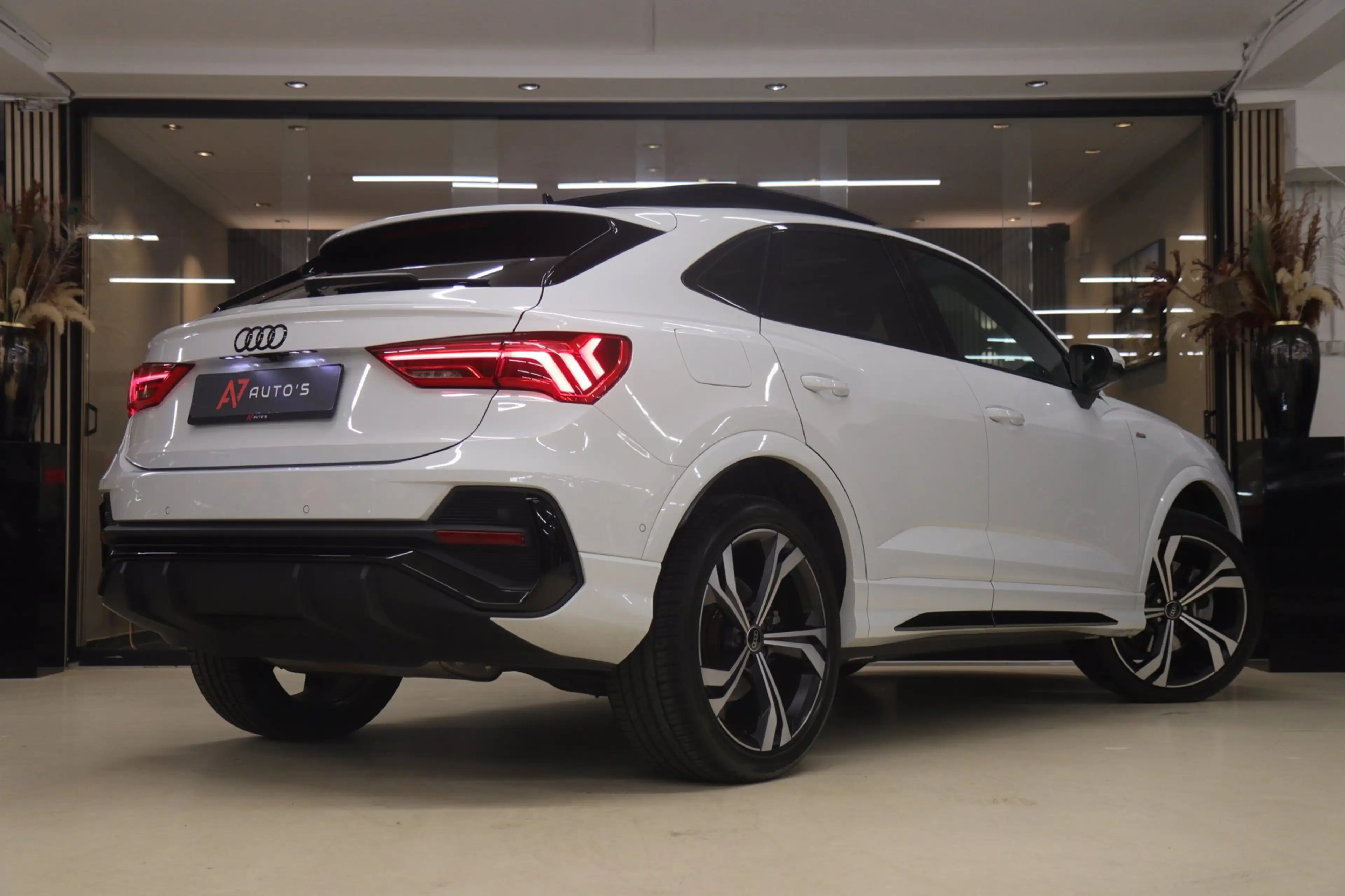 Audi Q3 Sportback 45 TFSI e S Edition 3X S-Line /PANO/KEYL — photo 4