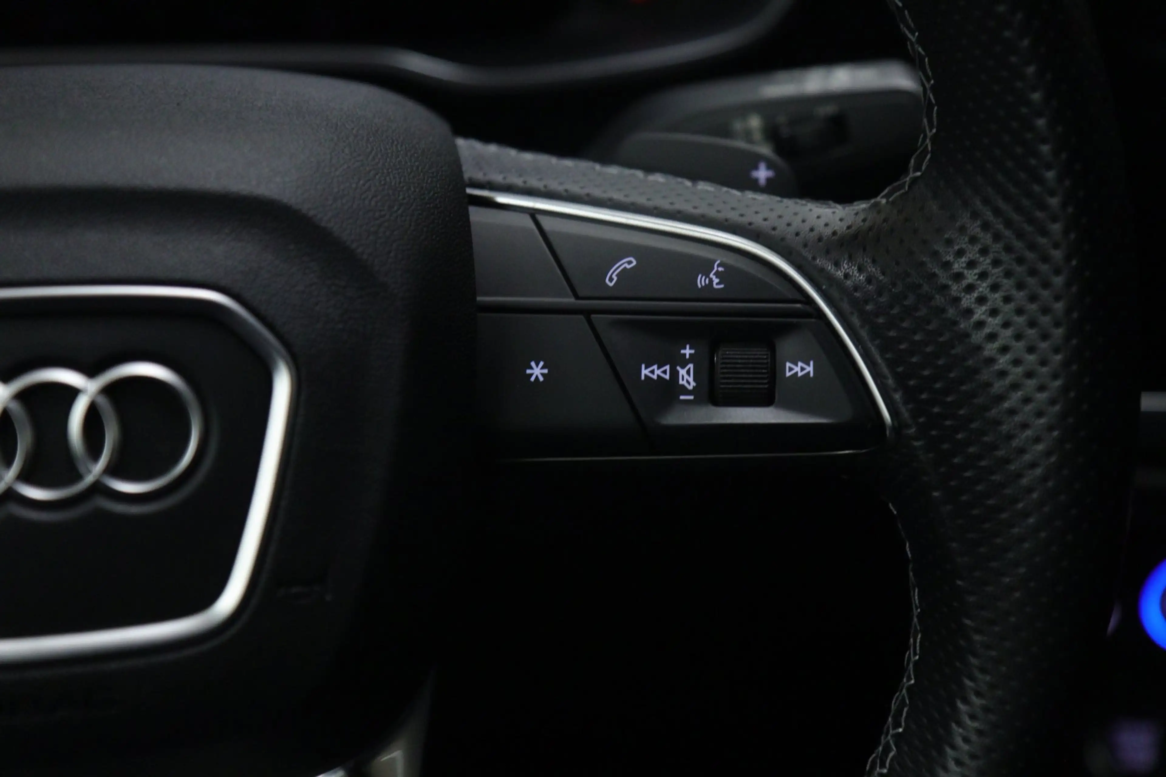 Audi Q3 Sportback 45 TFSI e S Edition 3X S-Line /PANO/KEYL — photo 17