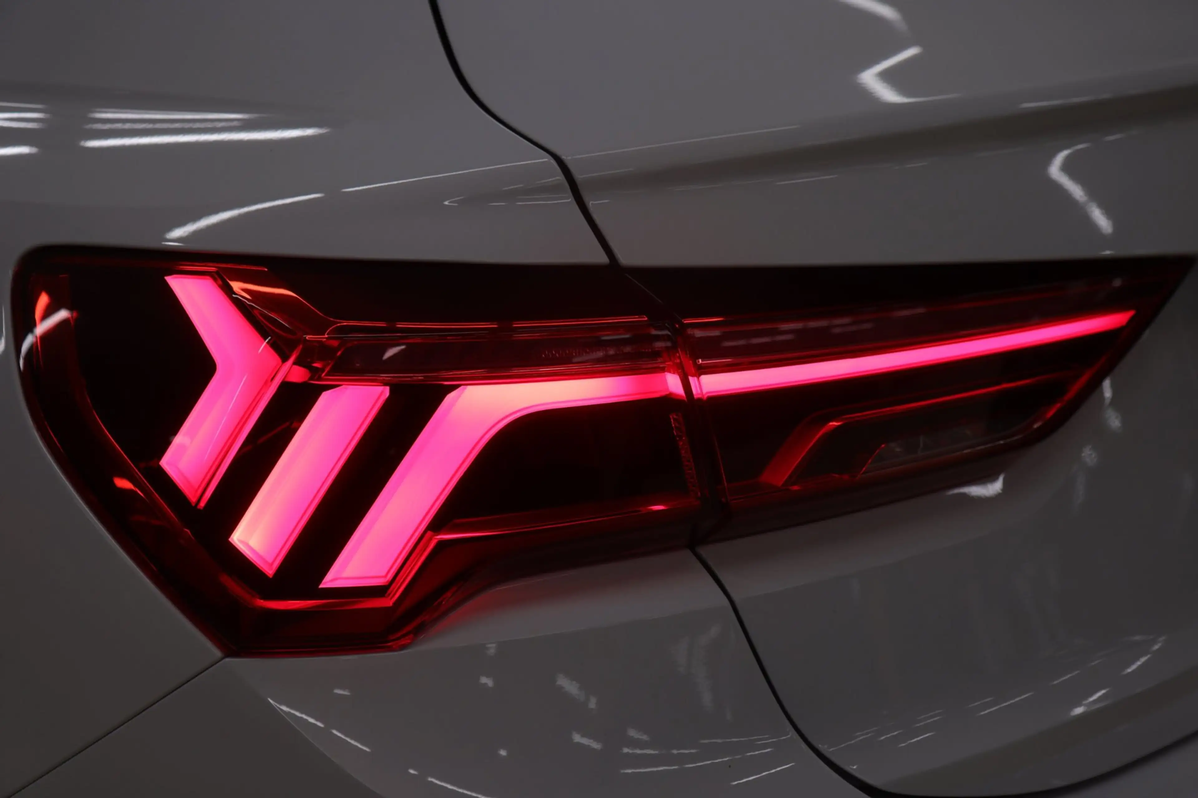 Audi Q3 Sportback 45 TFSI e S Edition 3X S-Line /PANO/KEYL — photo 36