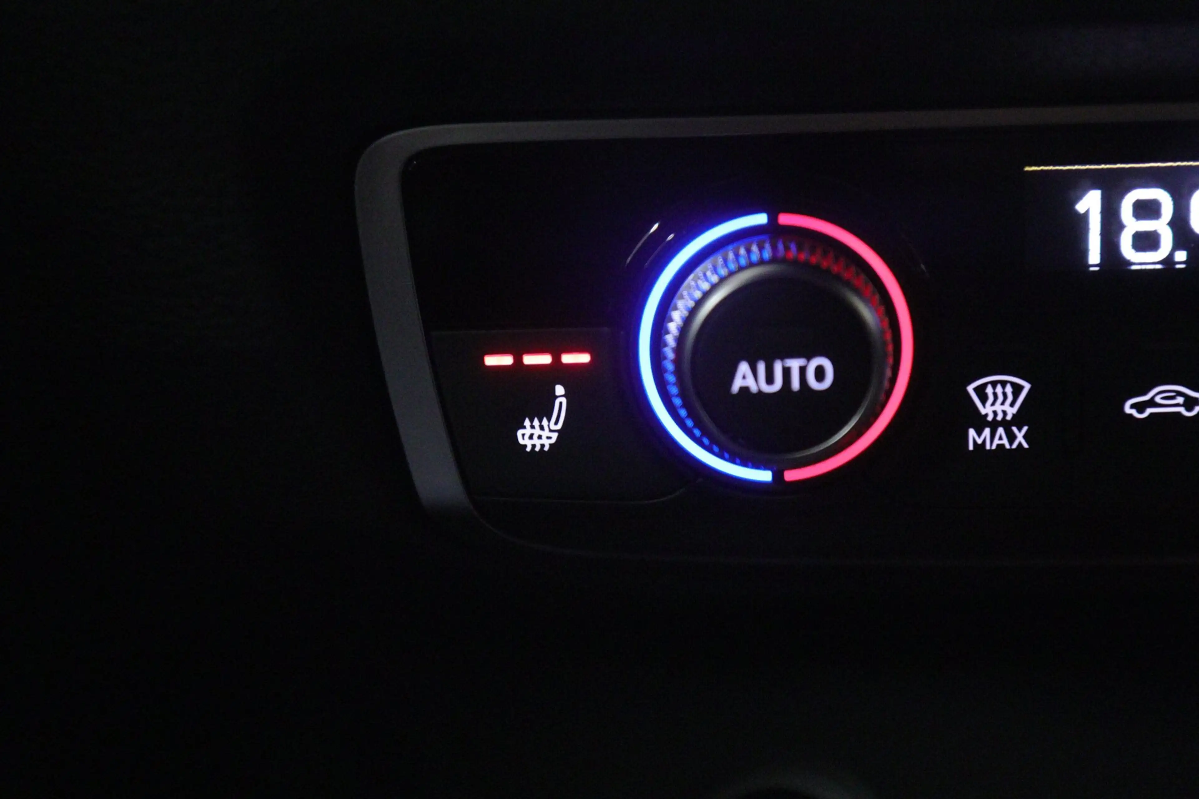 Audi Q3 Sportback 45 TFSI e S Edition 3X S-Line /PANO/KEYL — photo 26