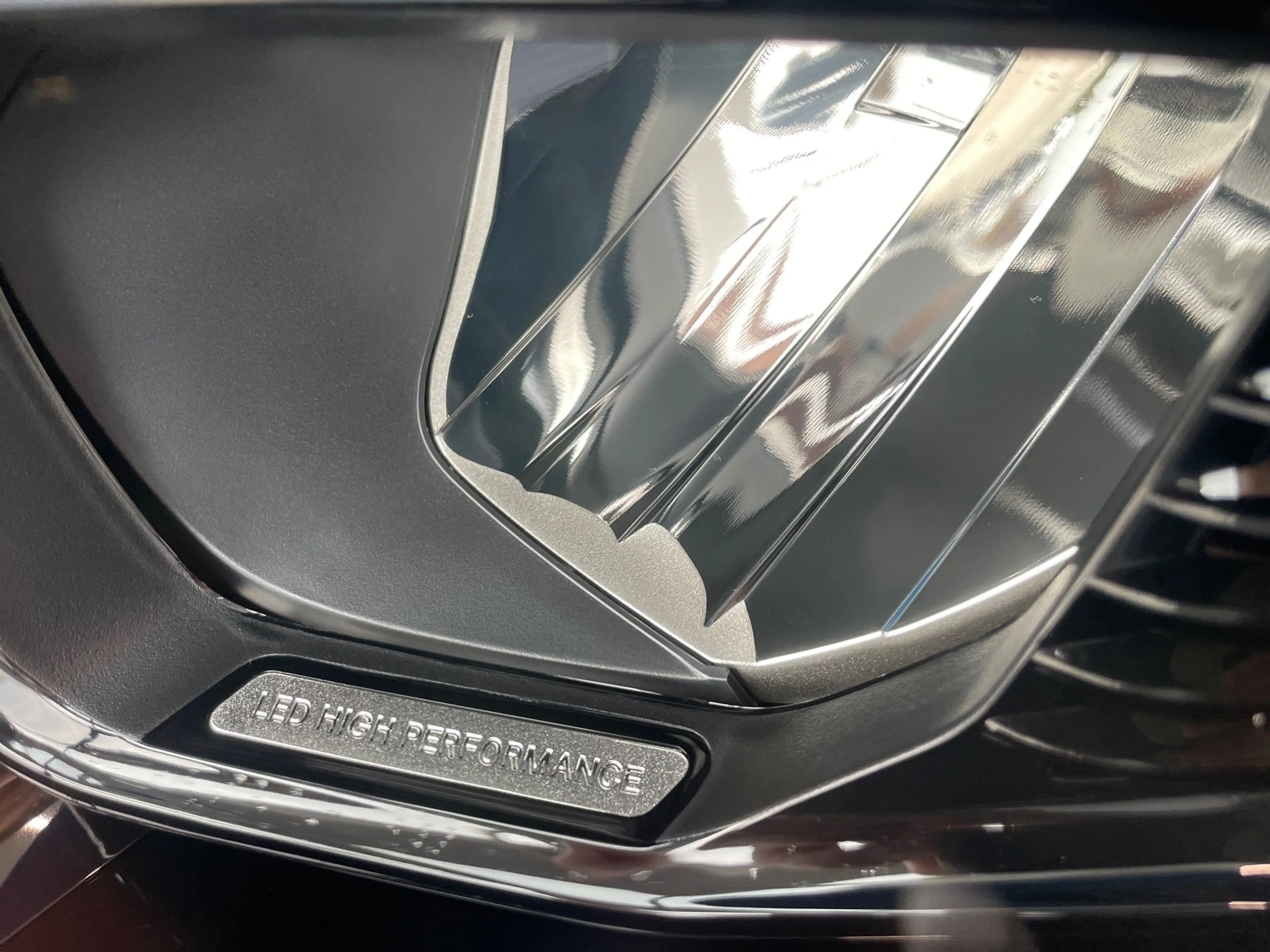 Mercedes-Benz EQB 300 4MATIC Kamera Navi — photo 11