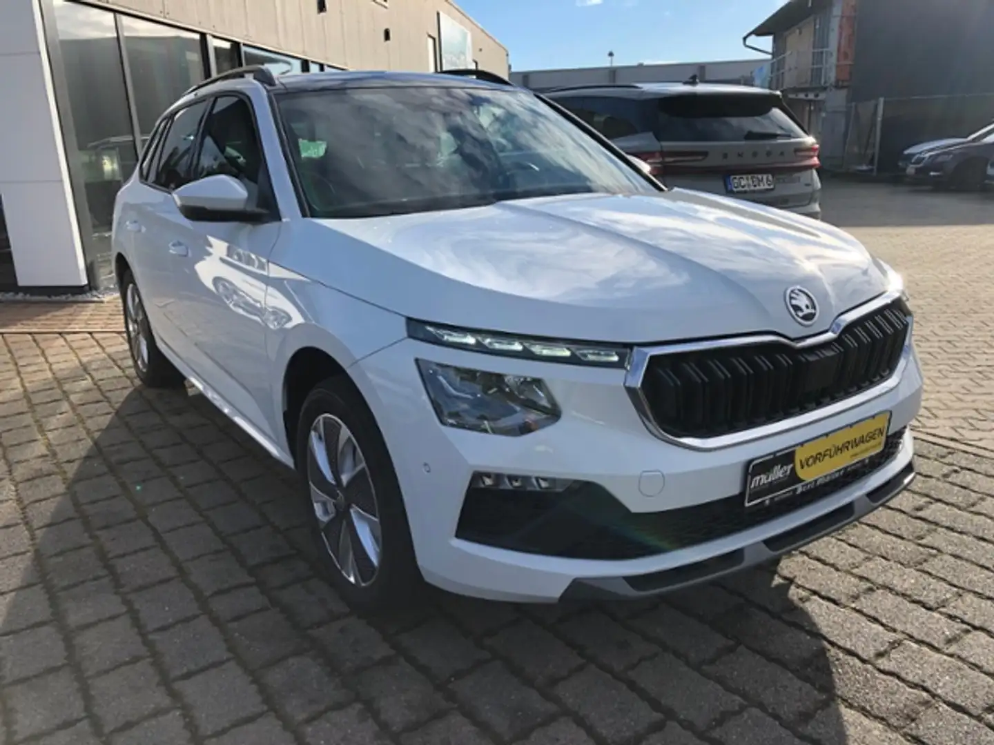 Skoda Kamiq Selection 1.5 TSI DSG NAV MATRIX PANO Weiß - 2