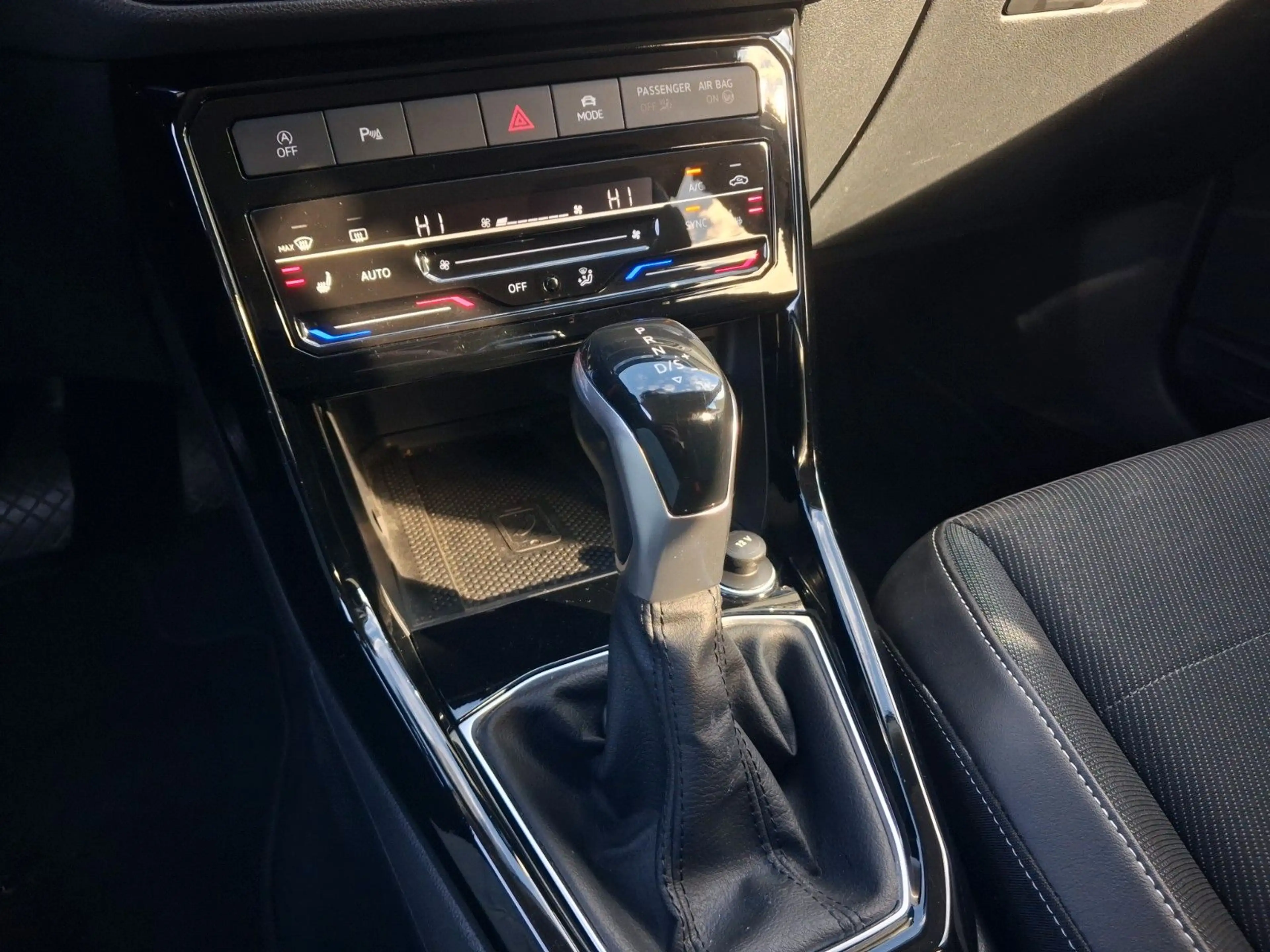 Volkswagen T-Cross 1.5 TSI DSG Style AHK+LED+KAMERA+ACC — photo 11