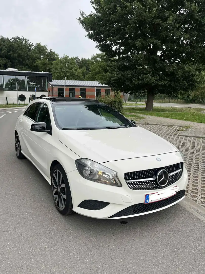 Mercedes-Benz 180 A 180, Blanc CIRRUS, Calandre DIAMOND Blanc - 1