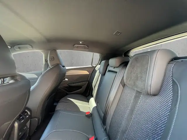 Peugeot 308 view 8