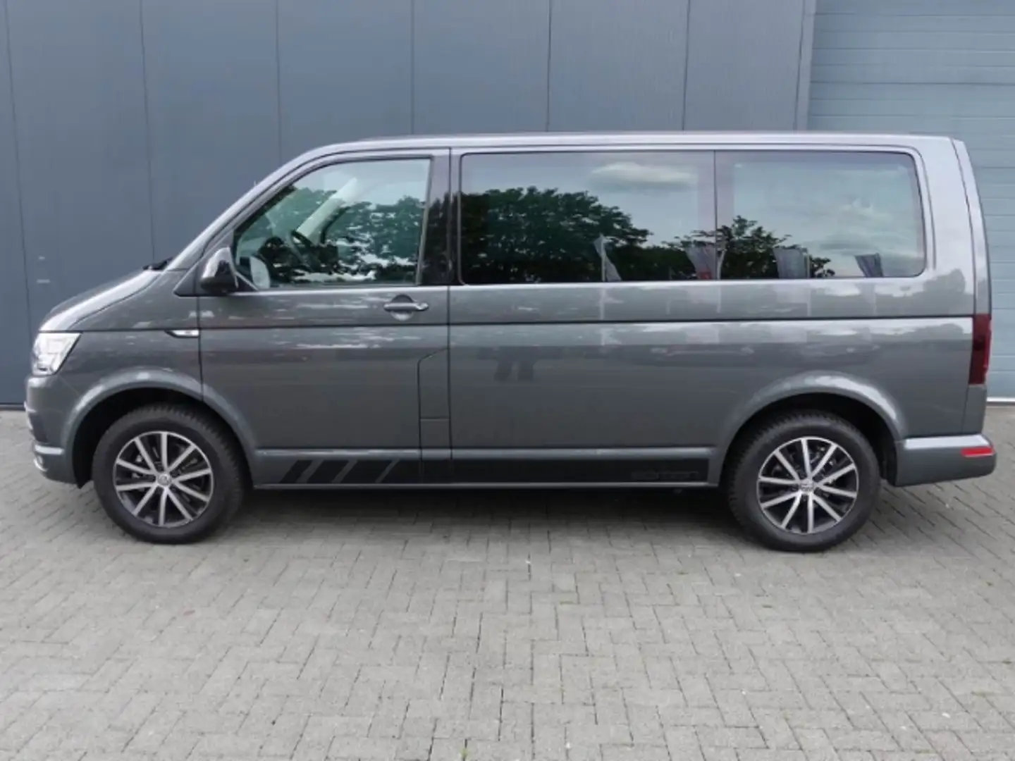 Volkswagen T6 Caravelle EDITION 2.0TDI DSG+LED+ANHÄNGEKUPPLUNG Gris - 2