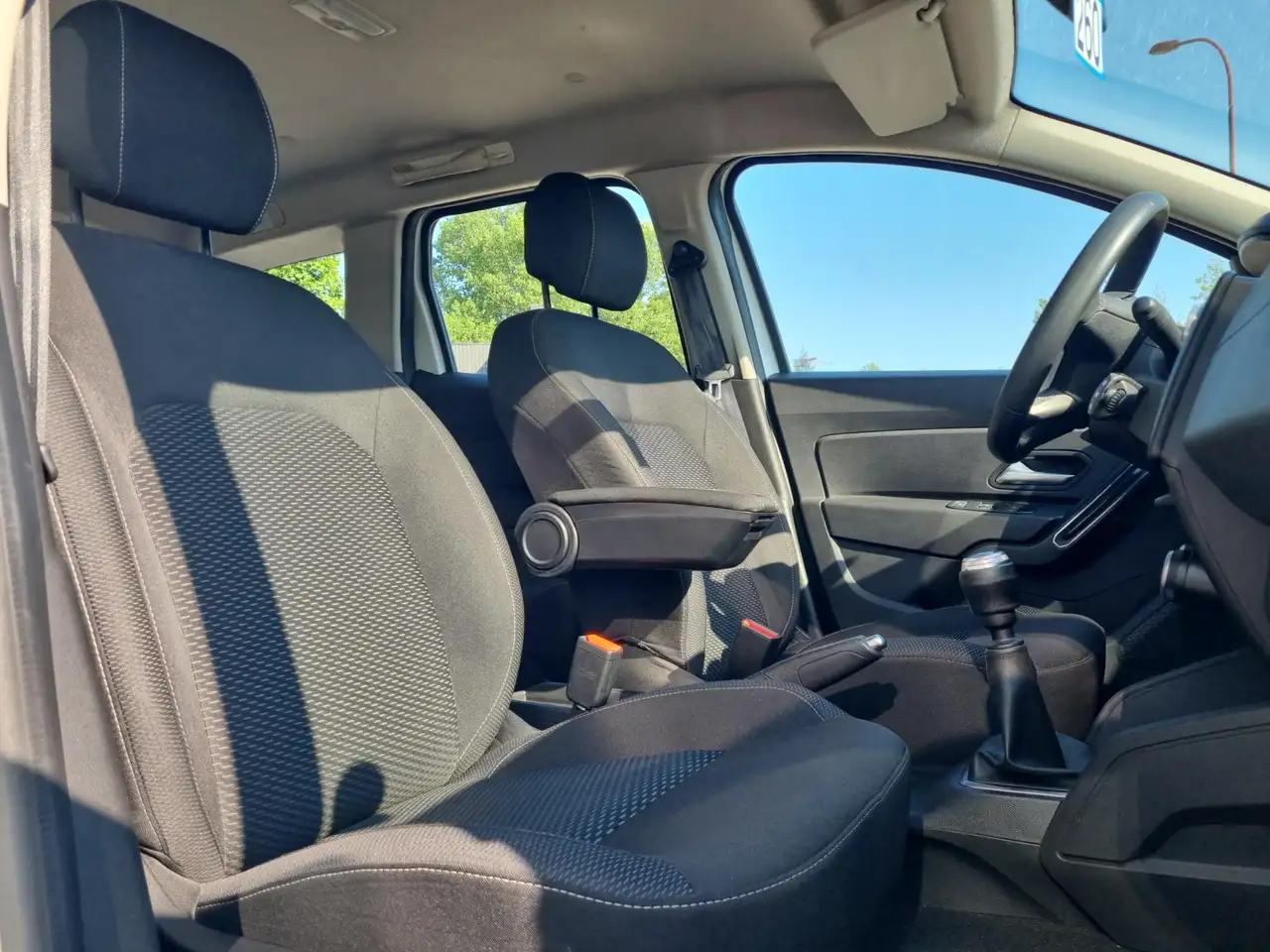 Dacia Duster — photo 15