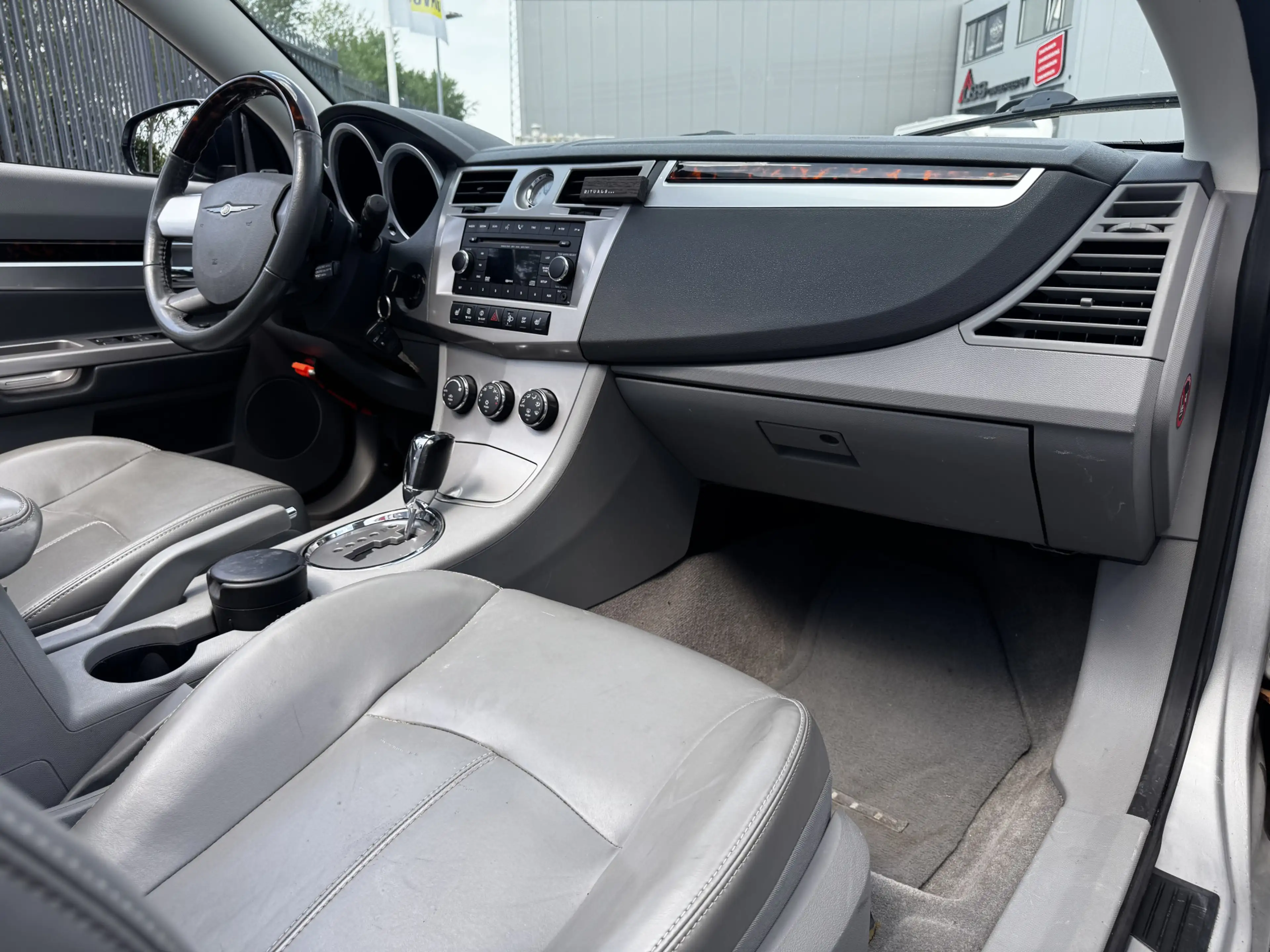 Chrysler Sebring Cabrio 2.7 Limited Business Edition — photo 14