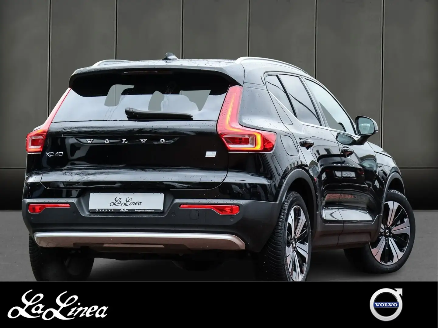 Volvo XC40 T4 Plus Bright Recharge Plug-In Hybrid 2WD Schwarz - 2