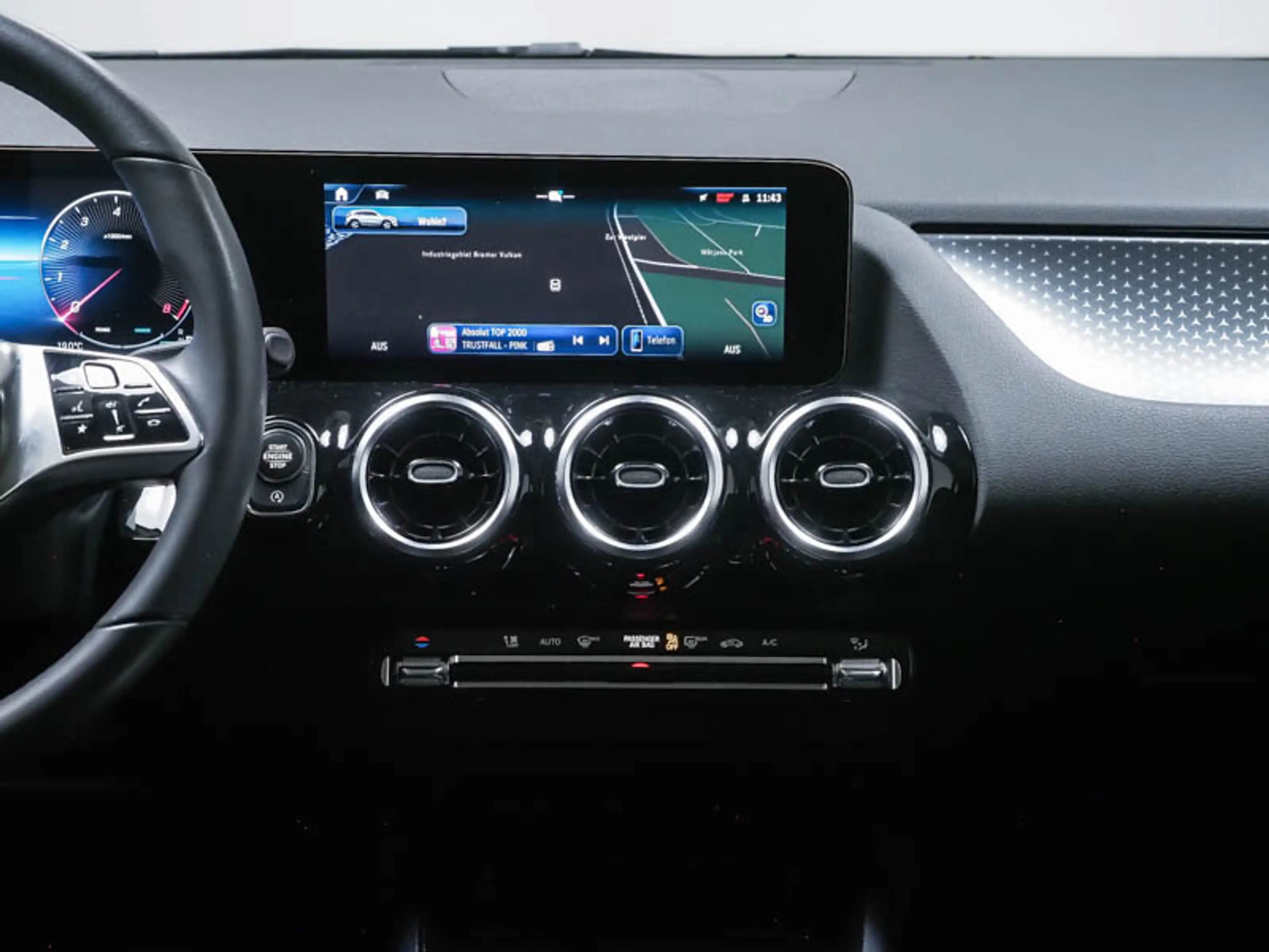 Mercedes-Benz GLA 200 , PROGRESSIVE KAMERA PANO SPUR PDC SHD — photo 9